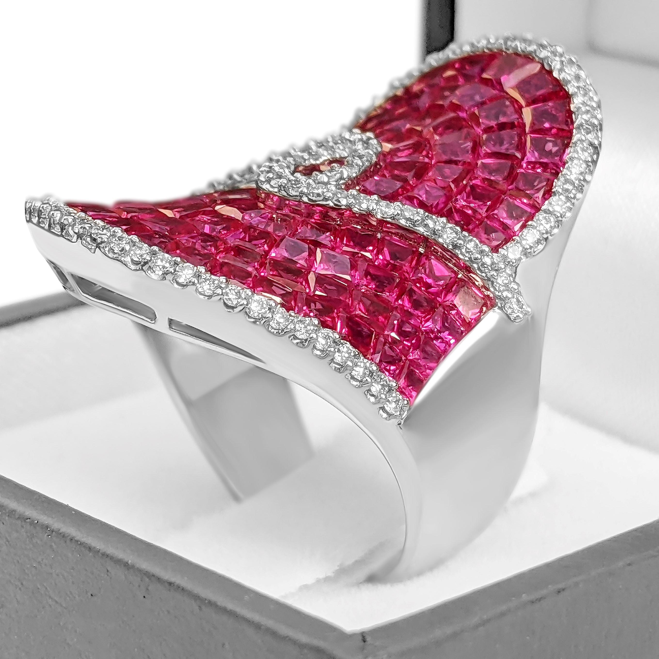 Art Deco NO RESERVE - AAA 8.16 Carat Red Ruby & 0.51ct Diamonds, 18K White Gold Ring