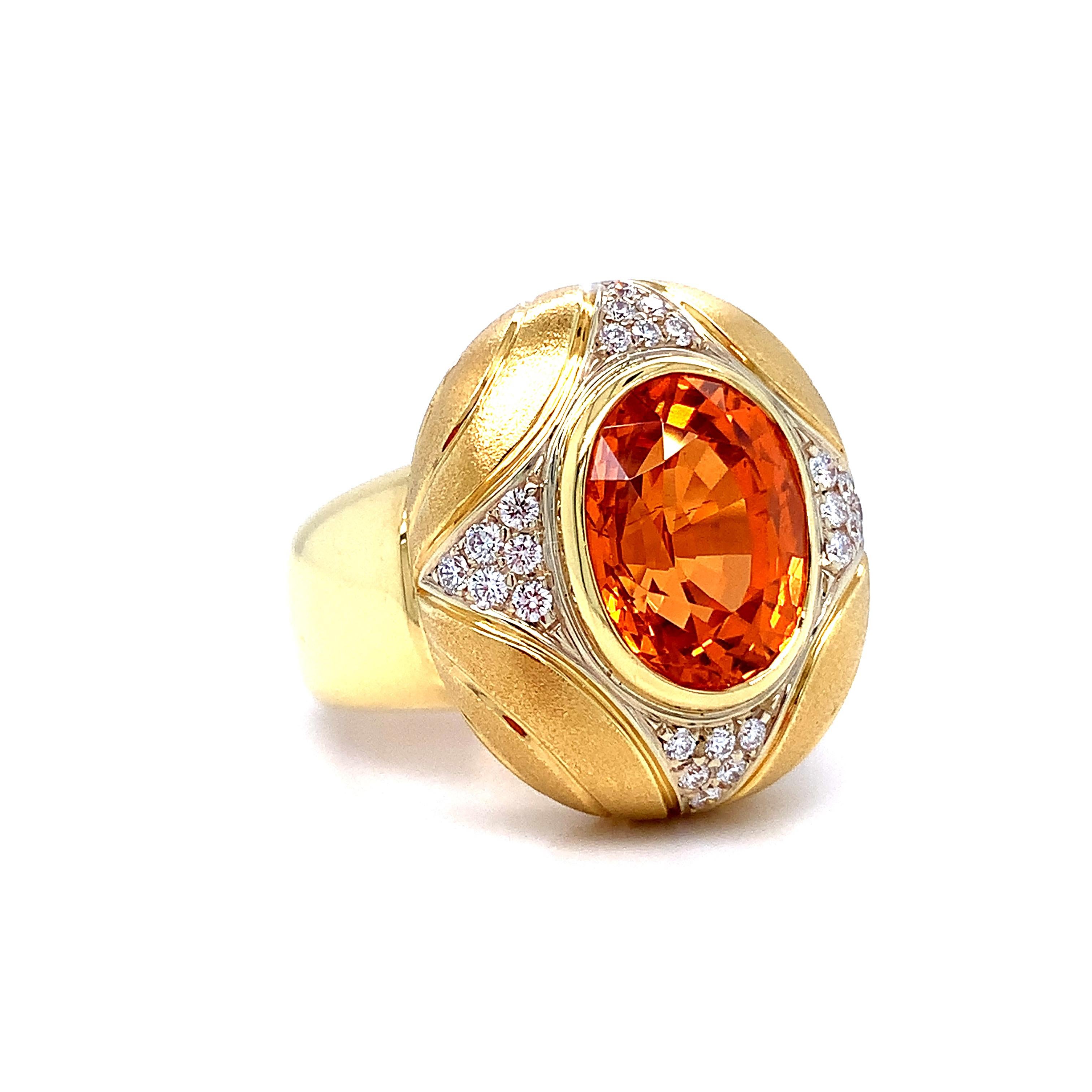Spessartite Garnet and Diamond Pave Dome Ring in 18k Gold, 8.16 Carat Mandarin In New Condition In Los Angeles, CA