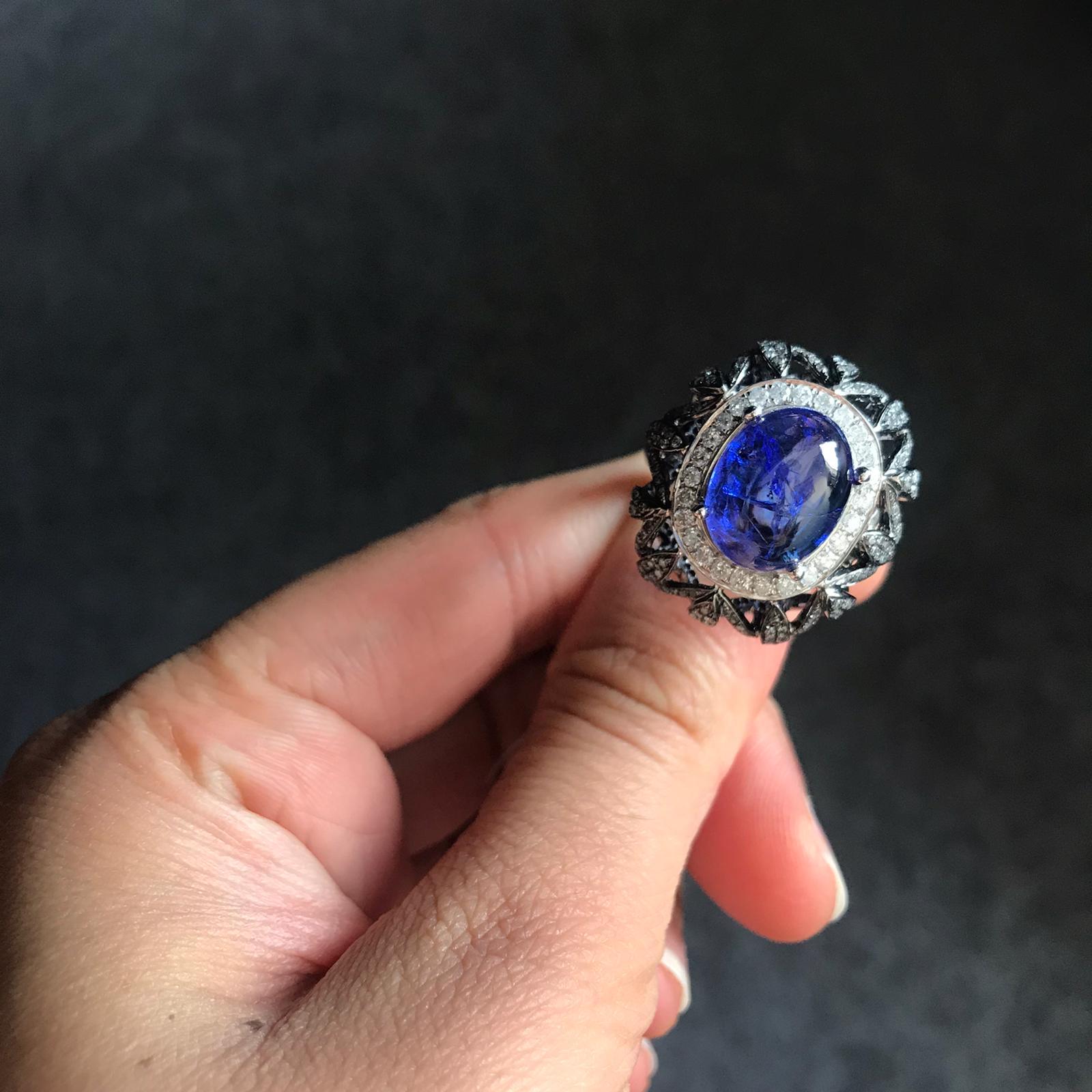 Women's or Men's 8.16 Carat Tanzanite Cabochon and Diamond 18K Gold Cocktail Ring For Sale