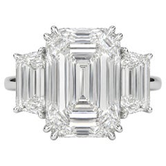 Anello con diamante taglio smeraldo da 8.17 carati Certificato GIA