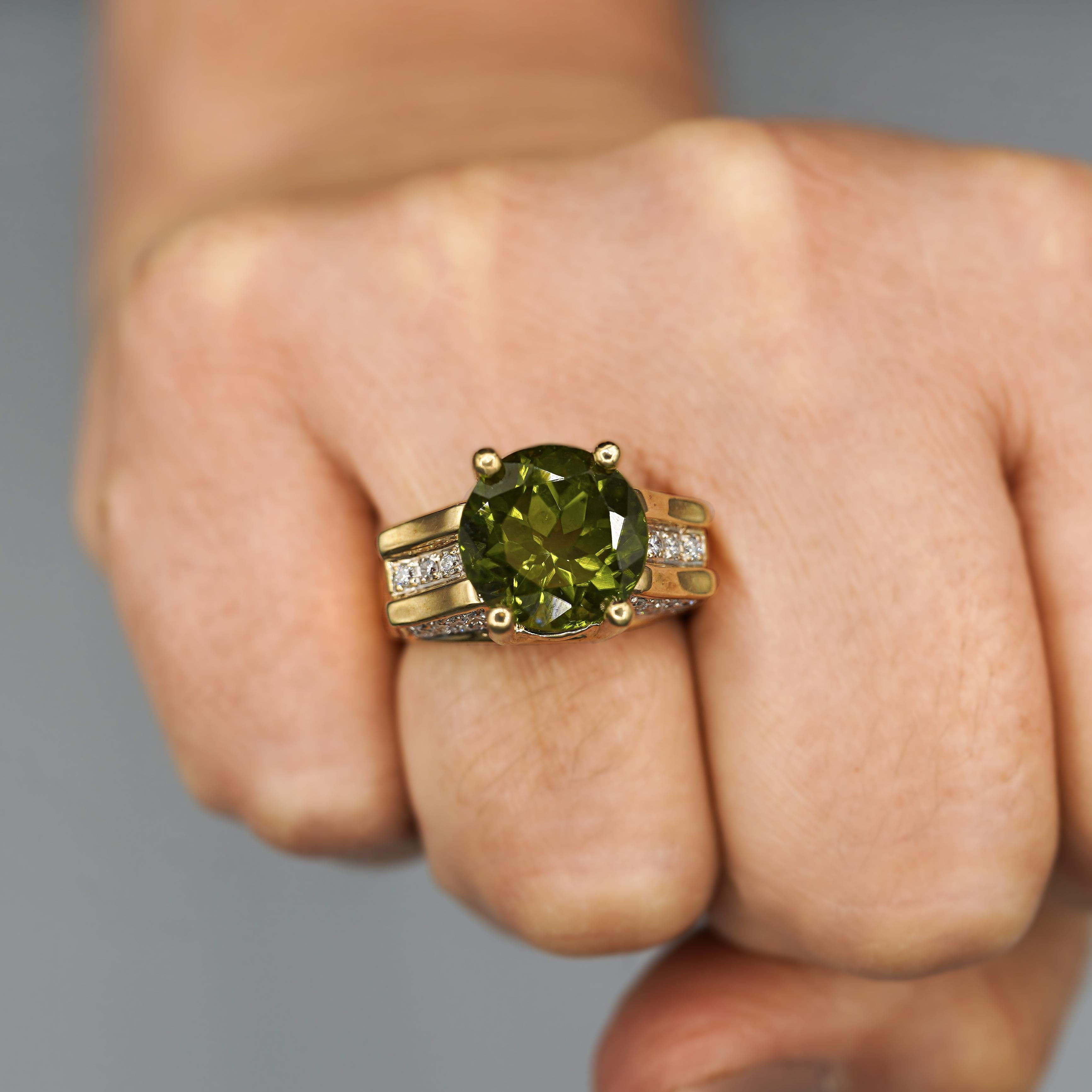 8,17 Karat Rundschliff Peridot & Diamant 18K Gold Statement Ring im Zustand „Gut“ im Angebot in Miami, FL
