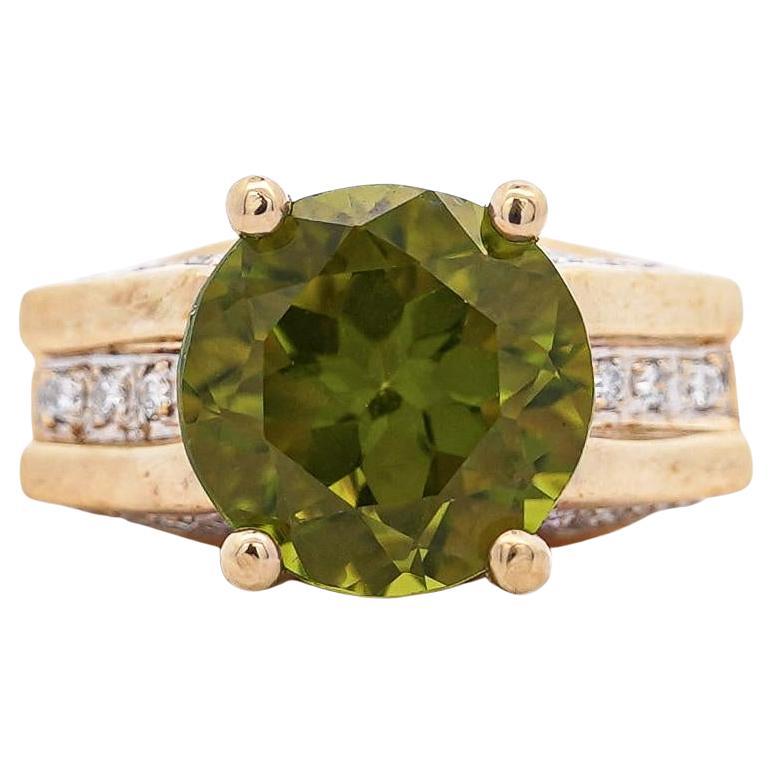 8,17 Karat Rundschliff Peridot & Diamant 18K Gold Statement Ring im Angebot
