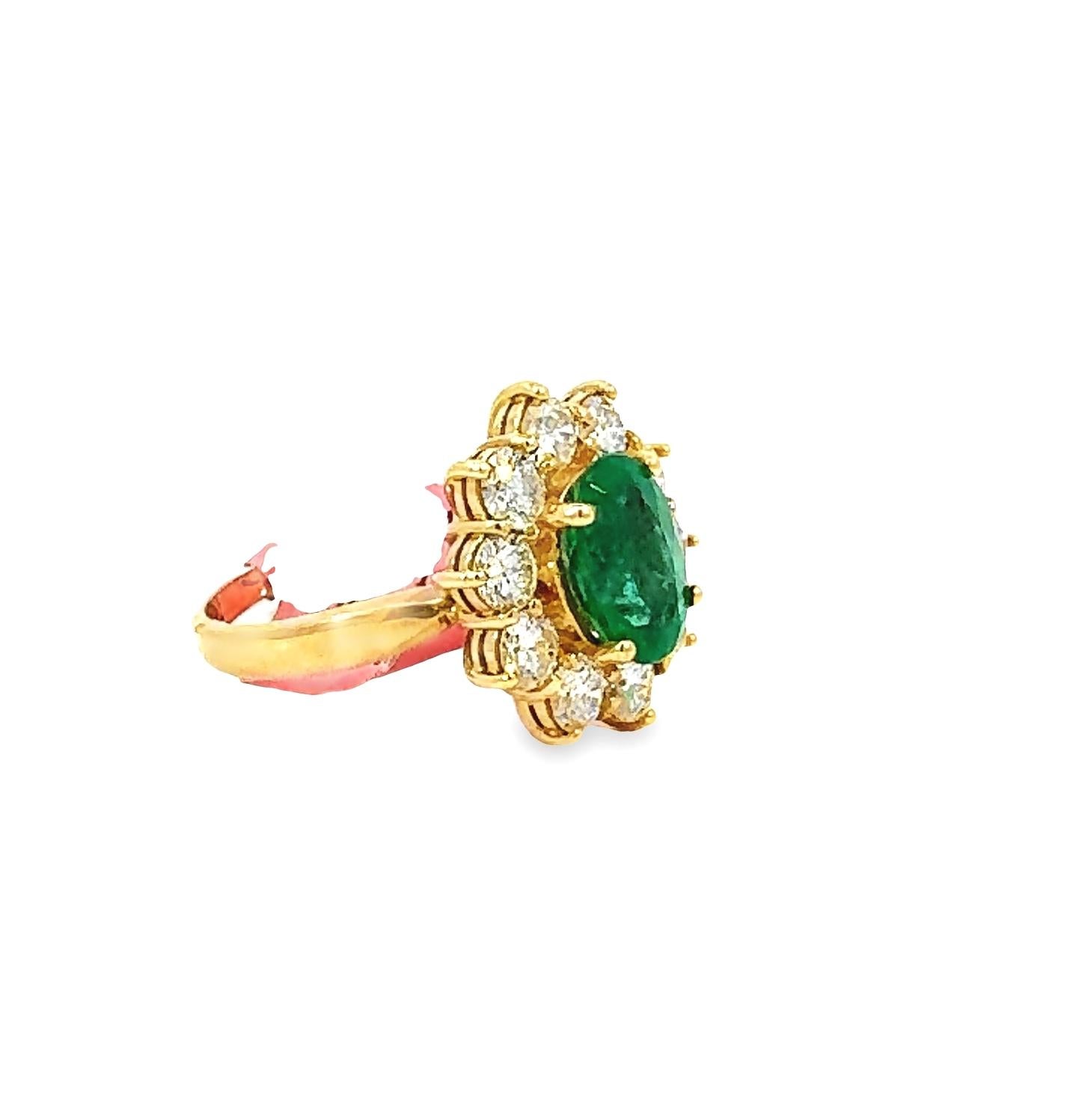 14K Damenring mit Smaragd und Diamanten (Moderne) im Angebot