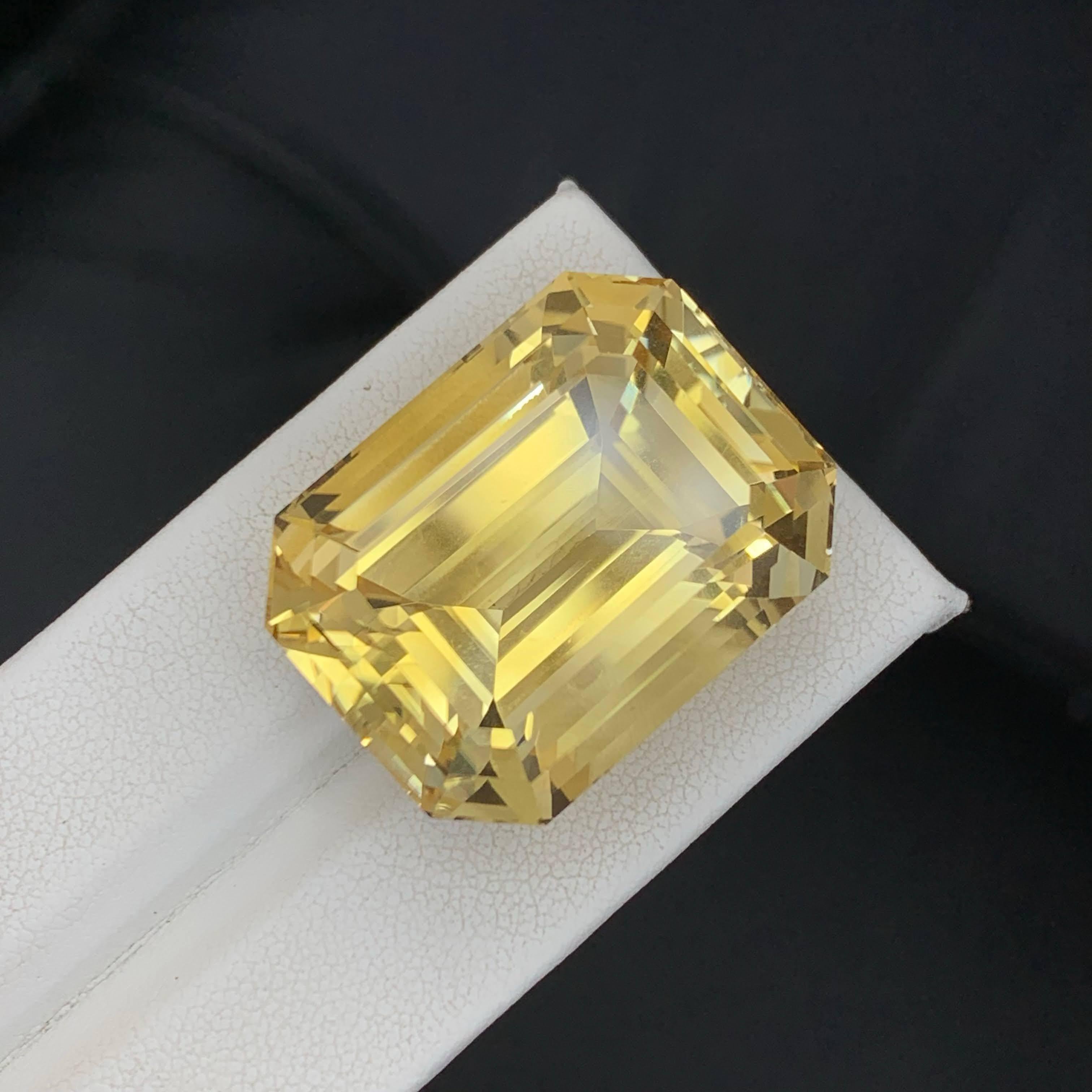 da uomo o donna 81,85 Carati Nature Sciolto Giallo Dorato Citrino Taglio Smeraldo Gemma Brasiliana in vendita