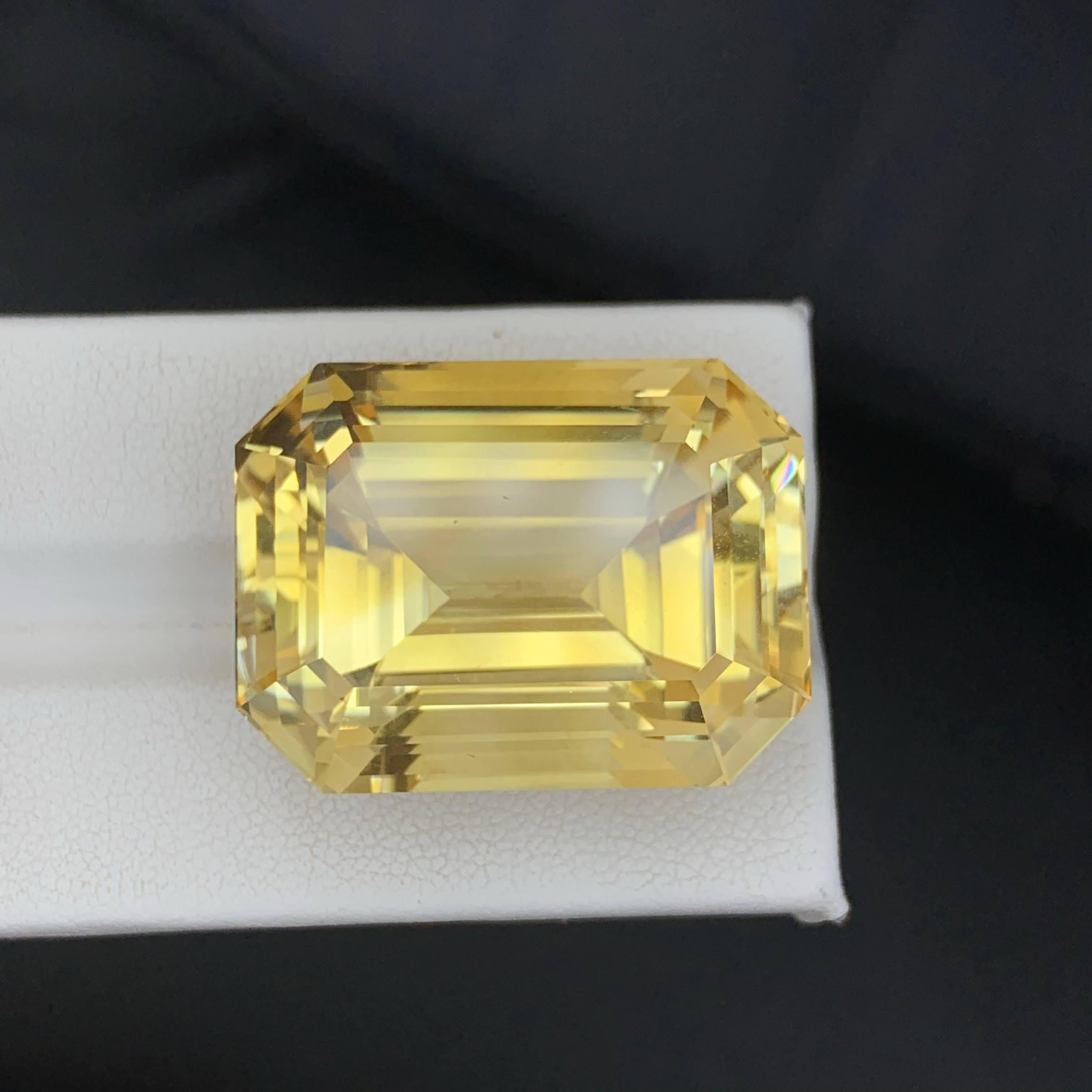 81,85 Carati Nature Sciolto Giallo Dorato Citrino Taglio Smeraldo Gemma Brasiliana in vendita 2