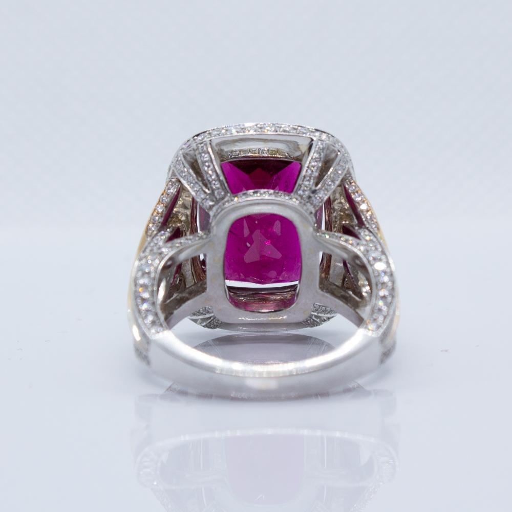 8,18ct Rubellit Turmalin Kissenschliff & Diamant Ring im Zustand „Hervorragend“ im Angebot in Scottsdale, AZ