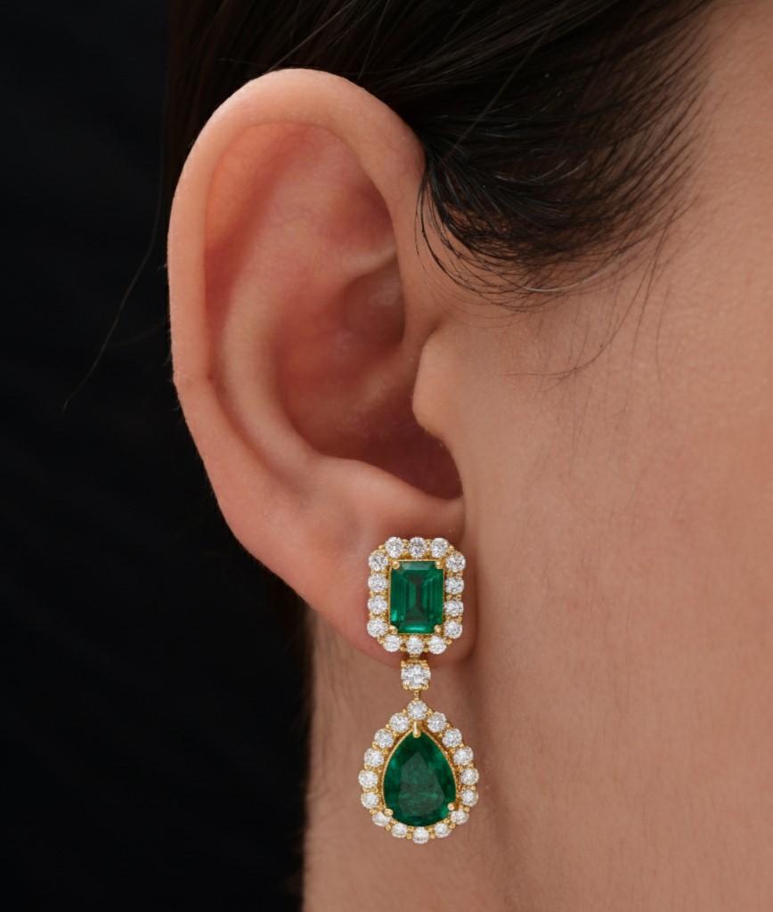 8,18 Tcw sambischen Smaragd natürlichen Diamanten baumeln Ohrringe 14K Gelbgold.
Smaragde sind Symbole der Liebe, der Wiedergeburt und des Wohlstandes. Jeder Smaragd stammt aus vertrauenswürdigen Minen und wird aufgrund seiner tiefgrünen Farbe,