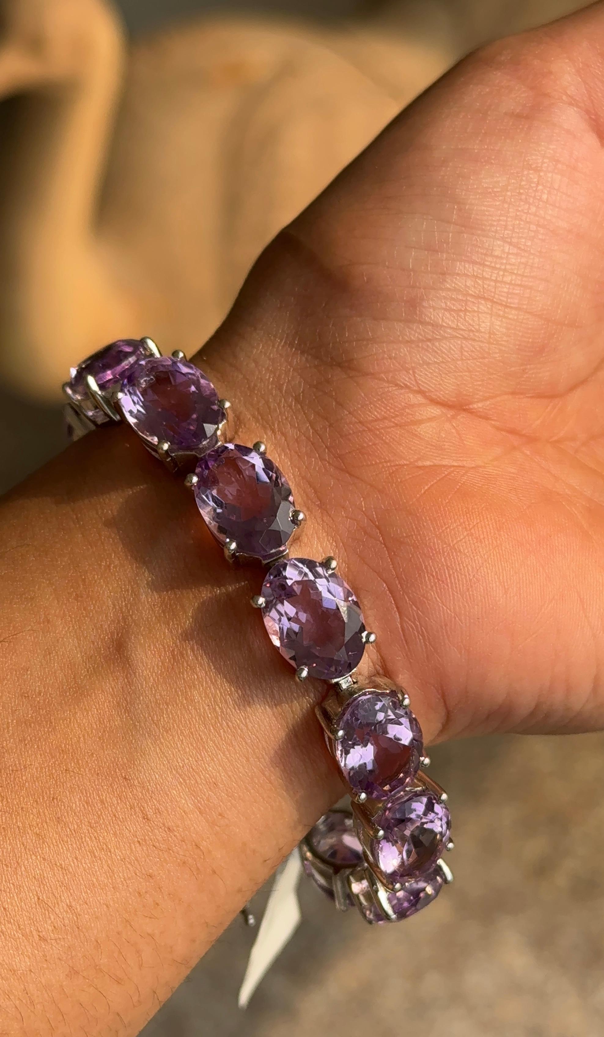 81.9 Carats Amethyst Gemstone Tennis Bracelet for Mom Gift Crafted in 925 Silver For Sale 4