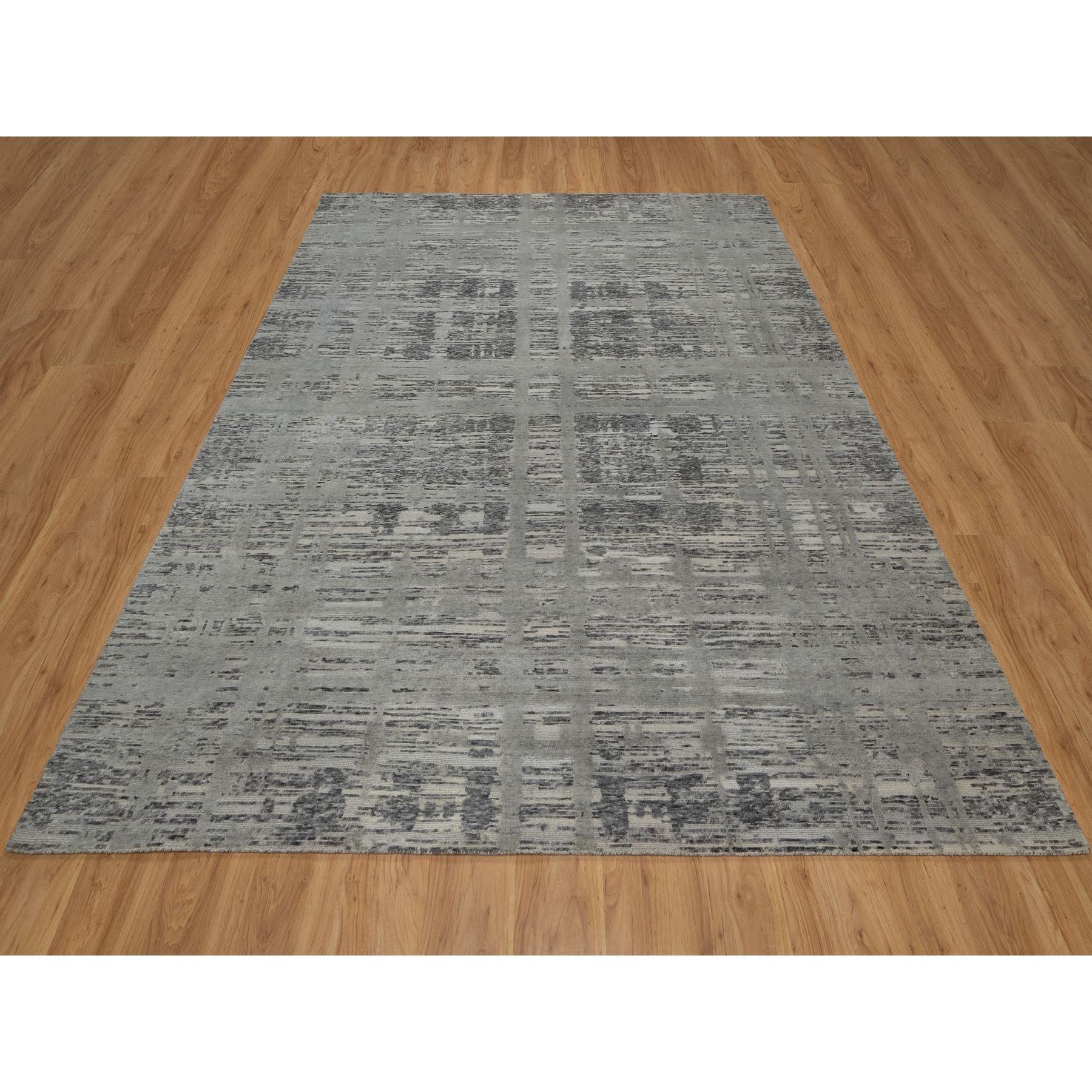 Nevada Gray, Modern Criss Cross Erased Design, Hand Spun Undyed Natural Wool, Hand Knotted, Tapis d'Orient
Matières premières : Laine
Latex : Pas de poils 
hauteur : 0,25 pouces
Style : Contemporain
Couleur primaire : Gris
Couleurs secondaires :