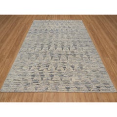 8'1"x10' Ivory Natural Undyed Wool Repetitive Circular Design Hand Knotted Rug