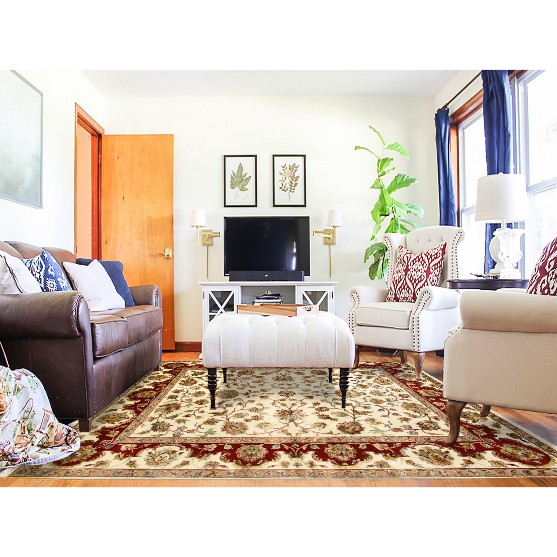 Ivoire, Rajasthan avec motifs de feuilles épais et pelucheux, laine et soie nouées à la main, tapis d'Orient
Matériaux primaires : Laine et soie
Latex : Pas de poils 
hauteur : 0,25 pouces
Style : Traditionnel
Couleur primaire : Ivoire
Couleurs