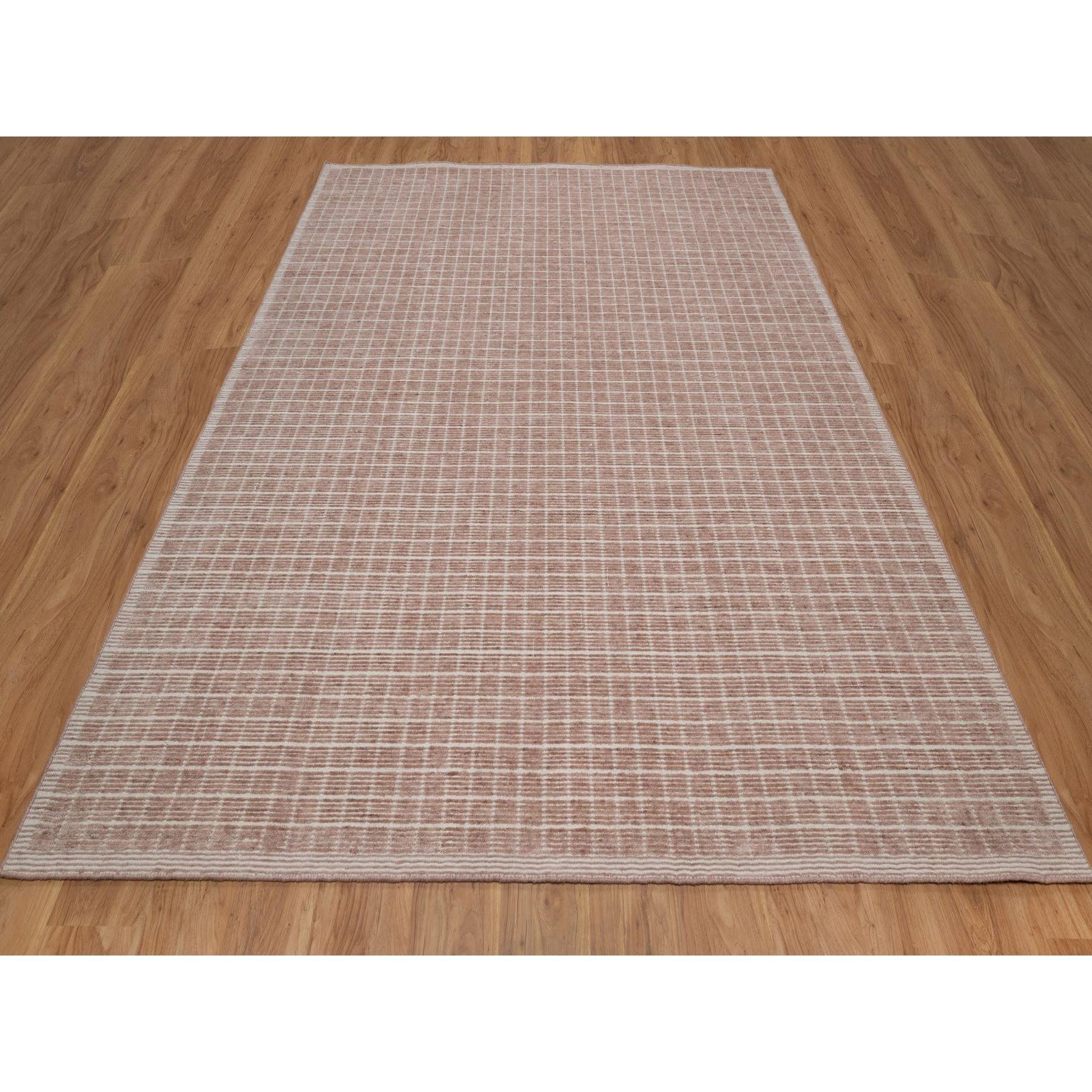 Salmon Pink, Loomed Knotted, Modern Plain Decor Box Design, Soft to Touch, Pure Wool, Oriental Rug
Primary materials: Wool
Latex: No Pile 
height: 0.25 Inches
Style: Contemporary
Primary color: Pink
Secondary colors: Ivory
Pattern: Oriental