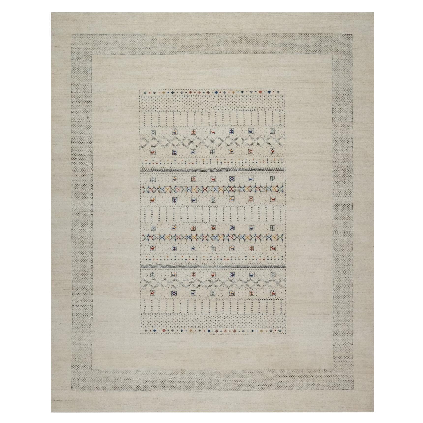 8'1 "x10' White Lori Buft Gabbeh with Animal Figurines Tapis en laine noué à la main