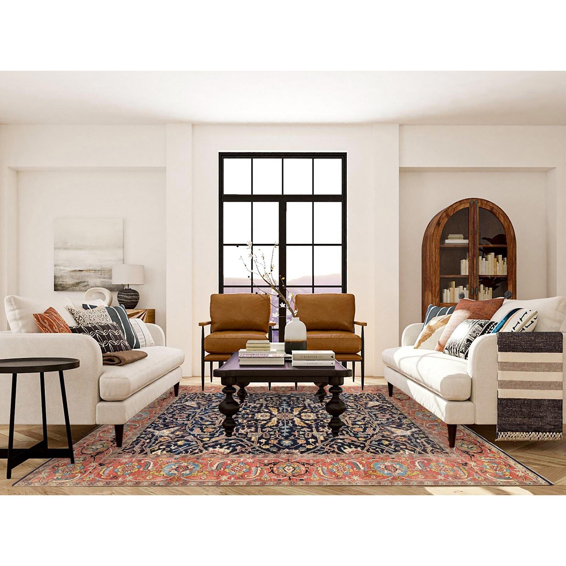 Il s'agit d'un véritable tapis d'Orient en laine nouée à la main, bleu nuit, antique, avec un motif All Over. Il a été noué pendant des mois et des mois selon des techniques de tissage séculaires par des artisans experts.
Matières premières :