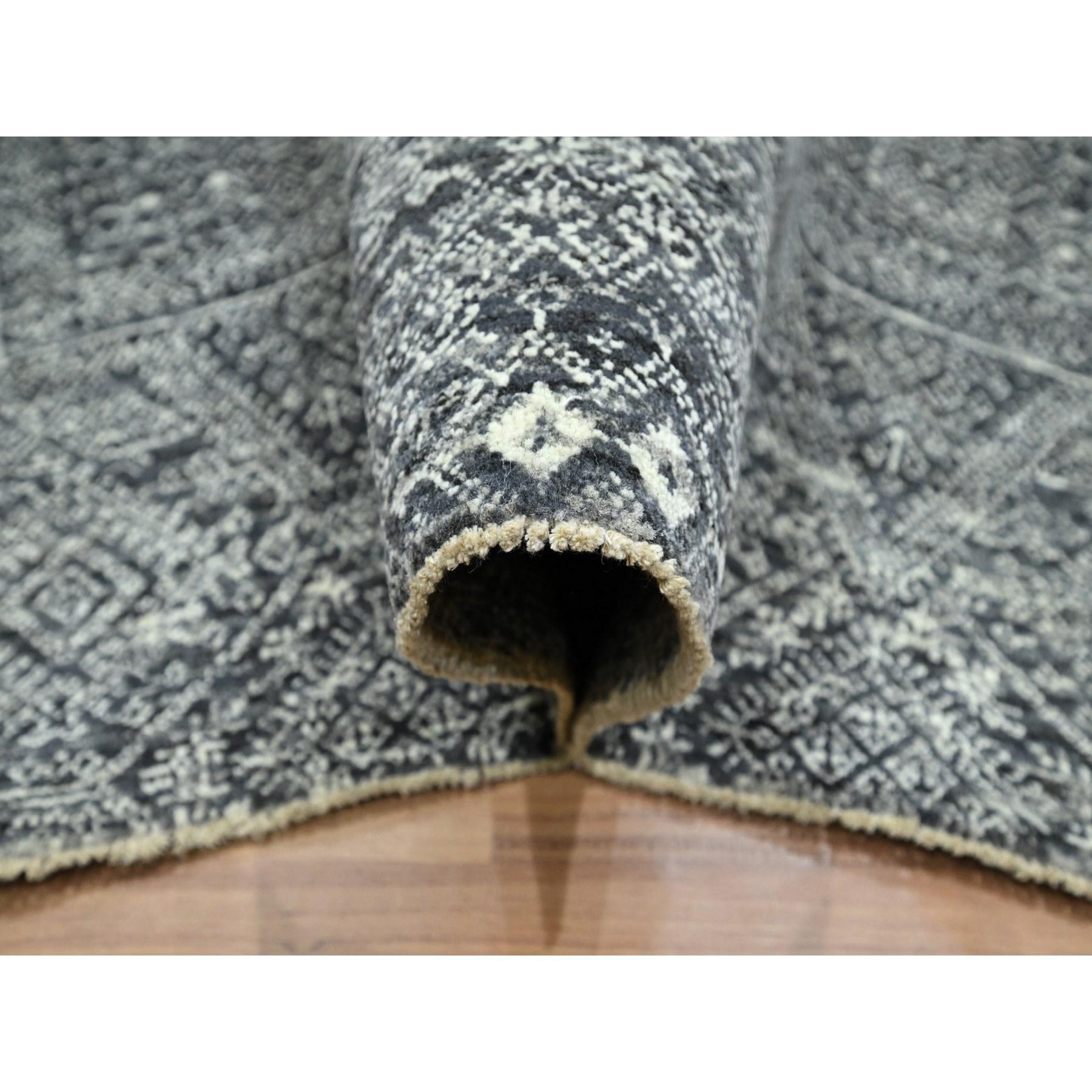 Noué à la main 8'1 