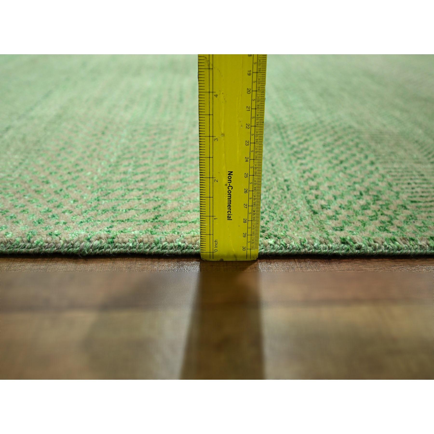 Alfombra Oriental de Lana y Seda Anudada a Mano con Diseño Moderno de Hierba Verde de 8'1 
