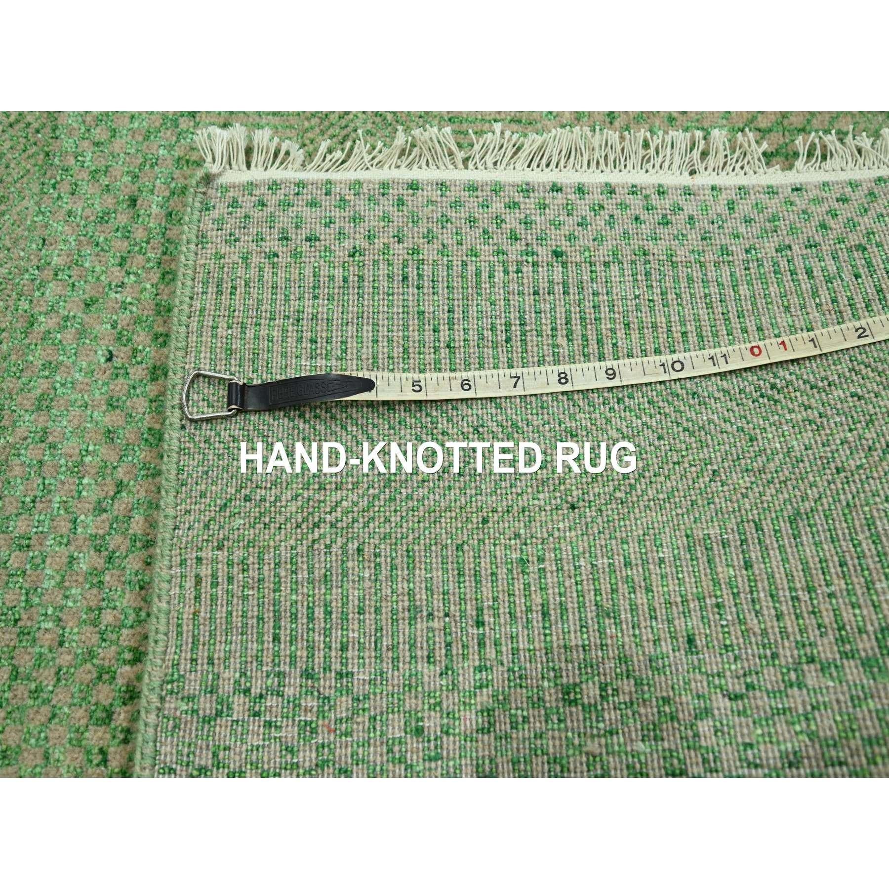 Alfombra Oriental de Lana y Seda Anudada a Mano con Diseño Moderno de Hierba Verde de 8'1 