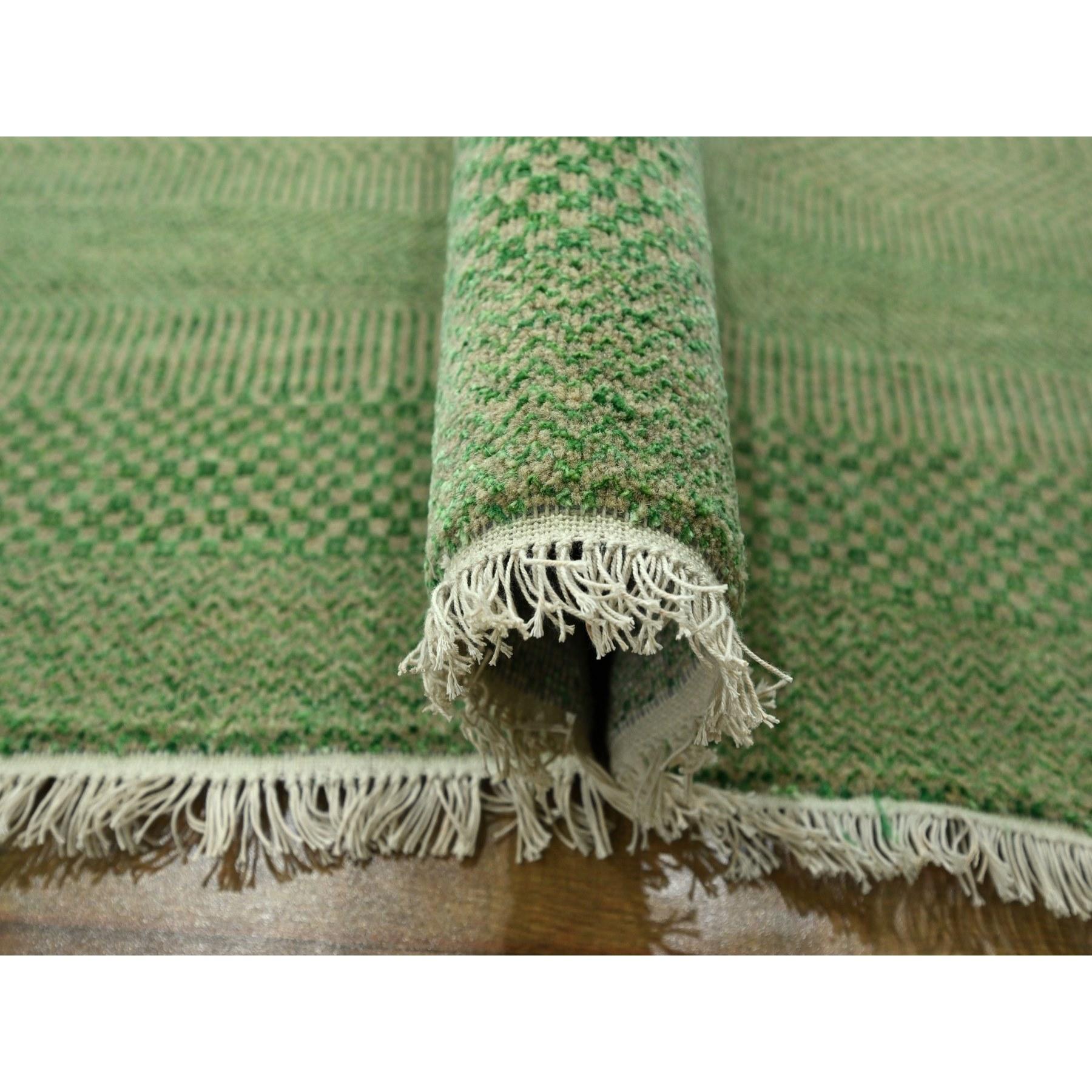 Alfombra Oriental de Lana y Seda Anudada a Mano con Diseño Moderno de Hierba Verde de 8'1 