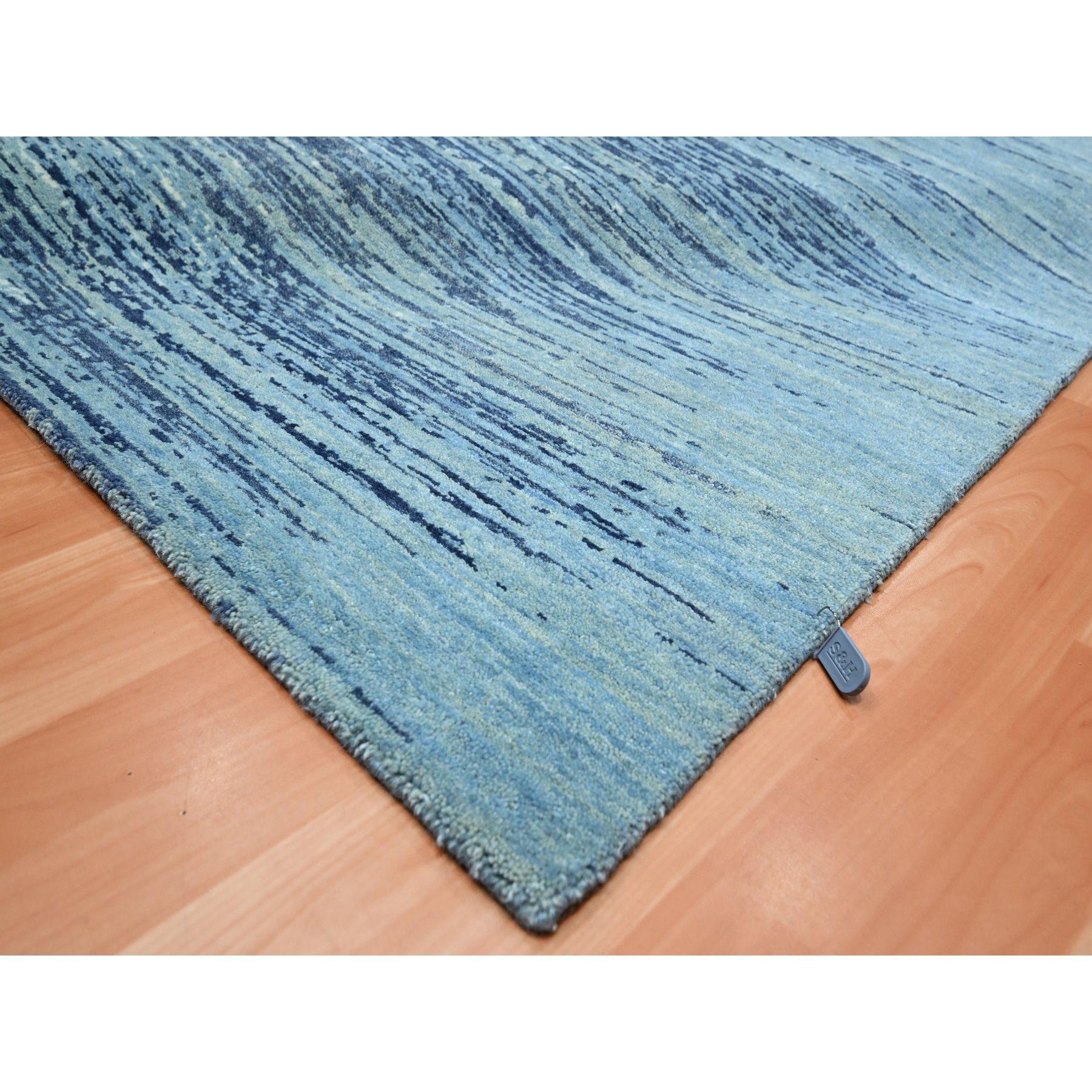 Tapis noué à la main bleu à nuances horizontales de bleu 8'1