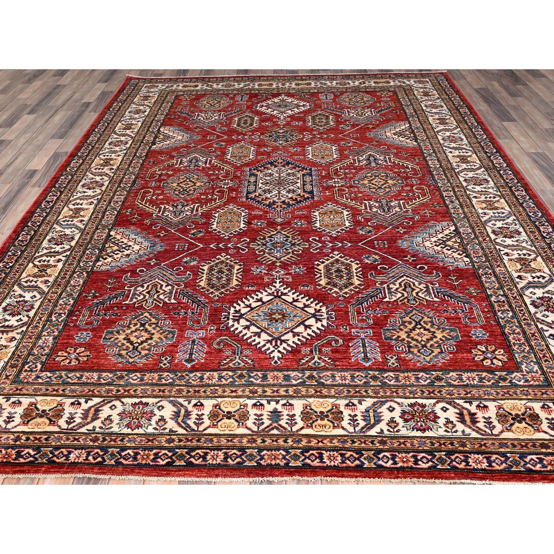 Rojo Intenso, Tejido Denso, Tintes Vegetales, 100% Lana, Super Kazak Afgana con Elementos Geométricos, Anudada a Mano, Alfombra Oriental
Materiales primarios: Lana
Látex: Sin pelo 
altura: 0,25 Pulgadas
Estilo: Tradicional
Color principal: