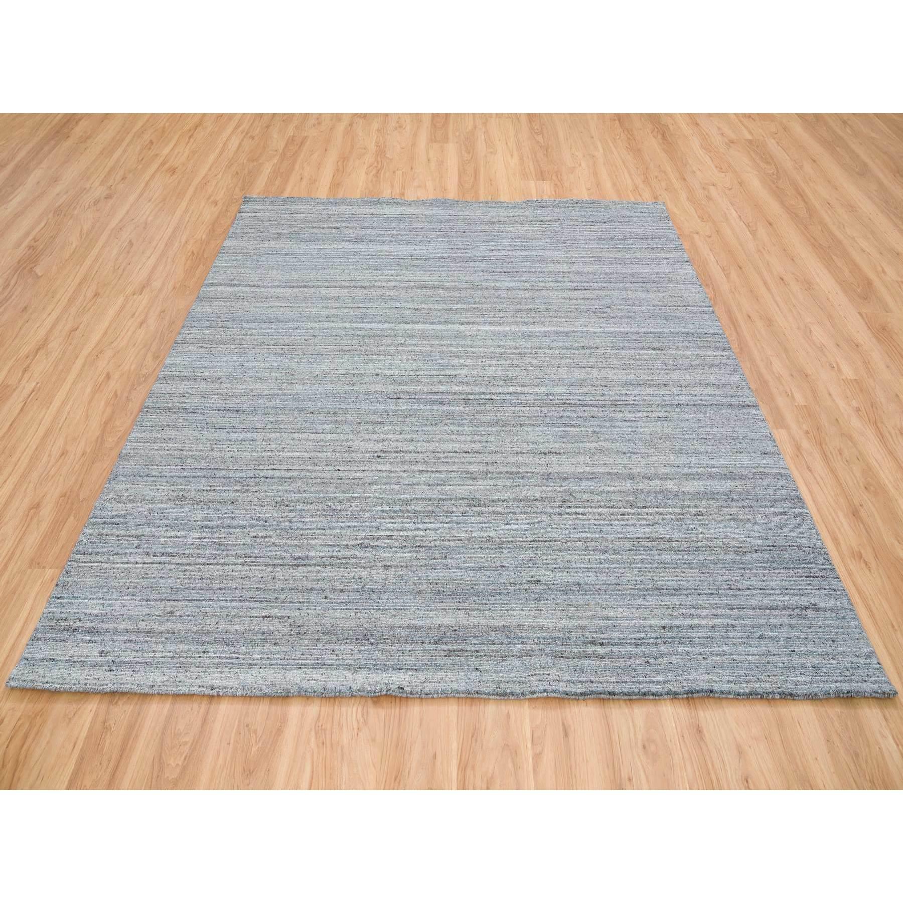 Dies ist eine wirklich echte one-of-a-kind Arsenic Gray, 100% Wolle Hand Loomed, Modern Striae Design Soft Pile, Square Oriental Rug
Primäre MATERIALIEN: Wolle
Latex: Kein Flor 
Höhe: 0,25 Zoll
Stil: Lässig
Grundfarbe: Grau
Sekundärfarben: