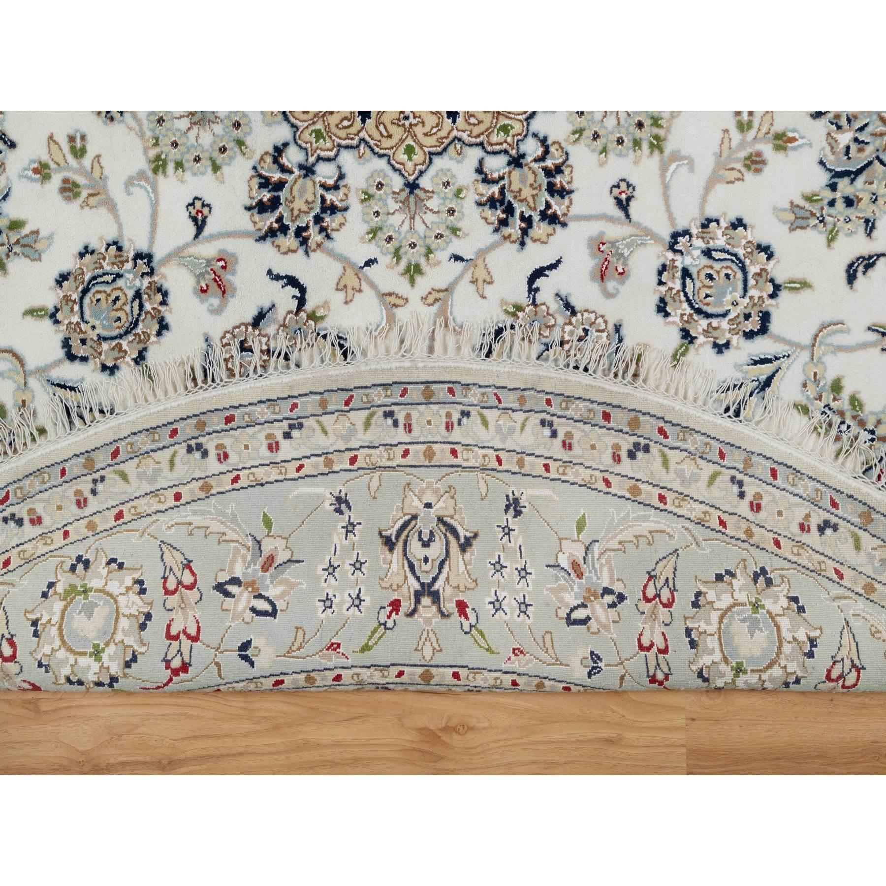 Indiano Tappeto rotondo bianco Nain Floral Design annodato a mano 250 KPSI in lana e seta in vendita