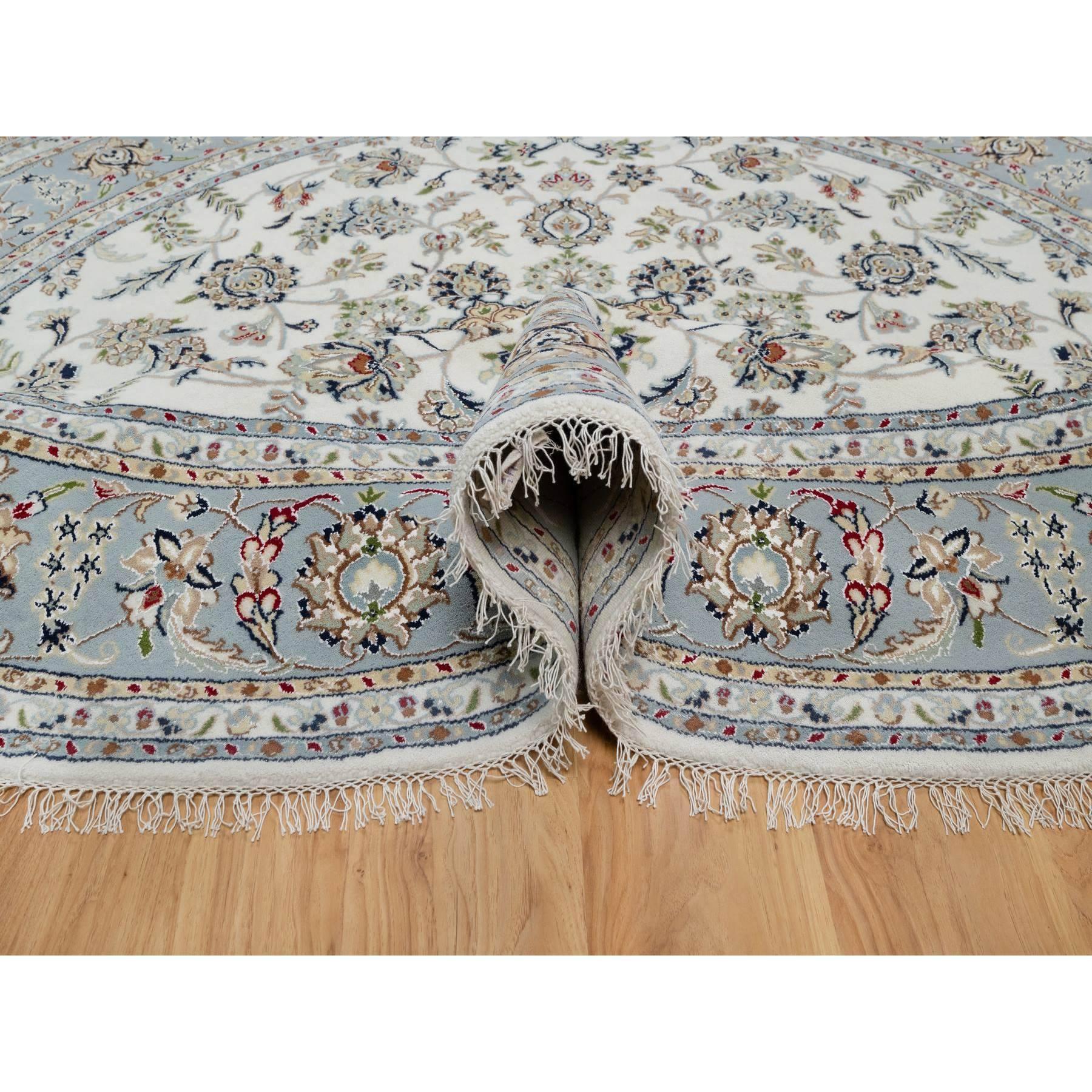 Annodato a mano Tappeto rotondo bianco Nain Floral Design annodato a mano 250 KPSI in lana e seta in vendita