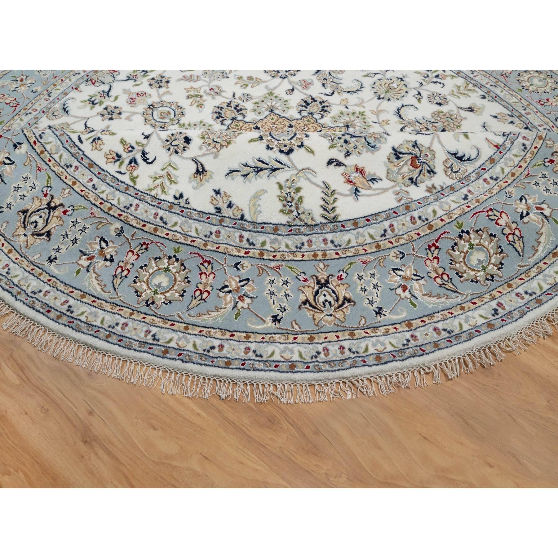 Tappeto rotondo bianco Nain Floral Design annodato a mano 250 KPSI in lana e seta In condizioni Nuovo in vendita a Carlstadt, NJ