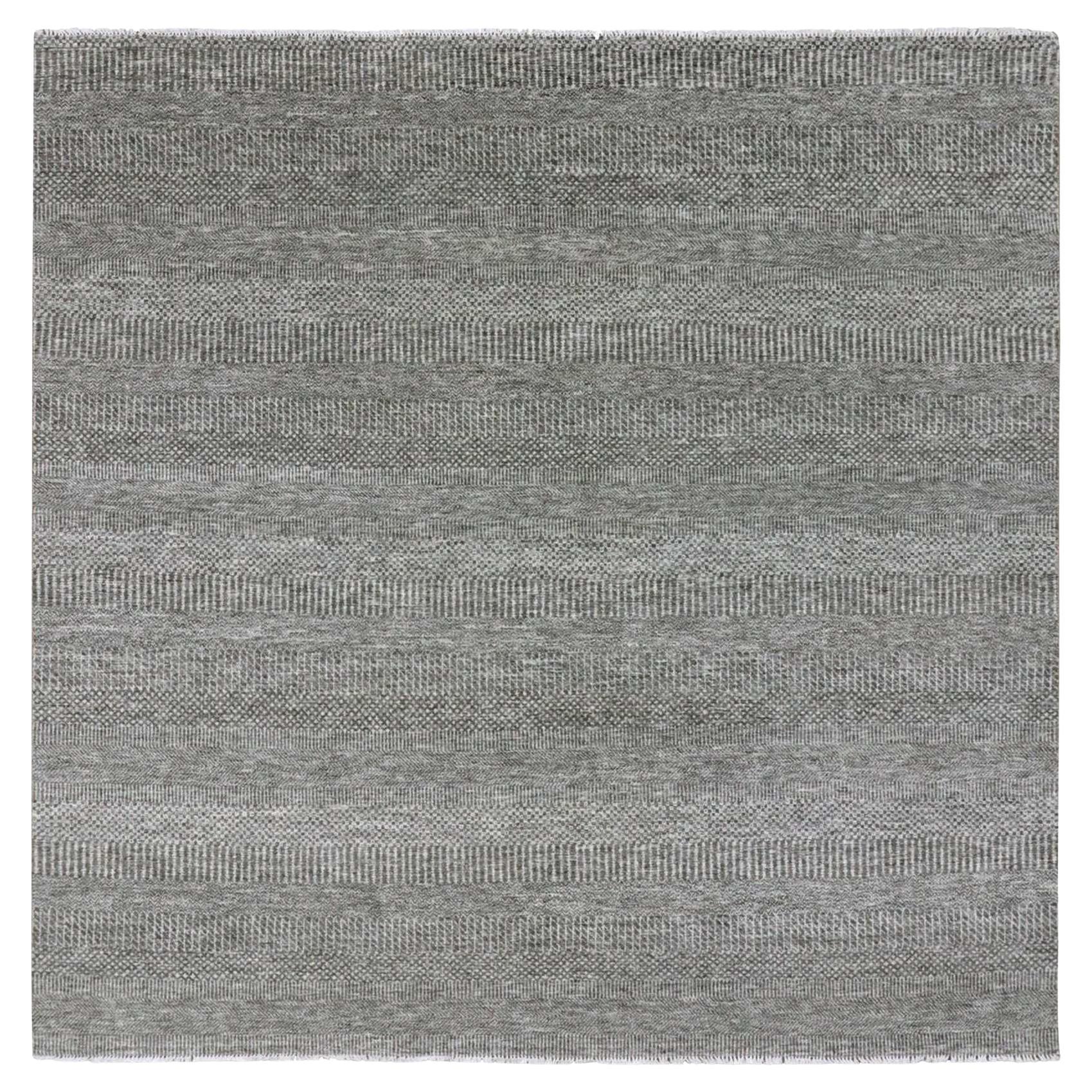 8'1"x8'2" Harbor Gray Organic Undyed Wool Grass Design carré noué à la main