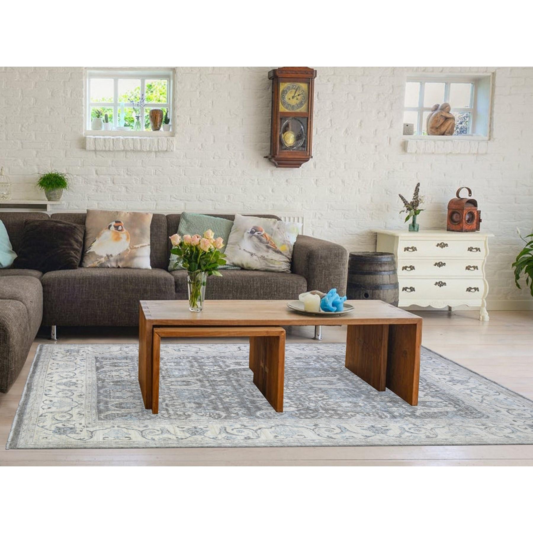 Gris carbone, Peshawar lavé à la pierre avec Design/One, teintures végétales, laine douce nouée à la main, tapis d'Orient
Matières premières : Laine
Latex : Pas de poils 
hauteur : 0,25 pouces
Style : Transitionnel
Couleur primaire : Gris
Couleurs