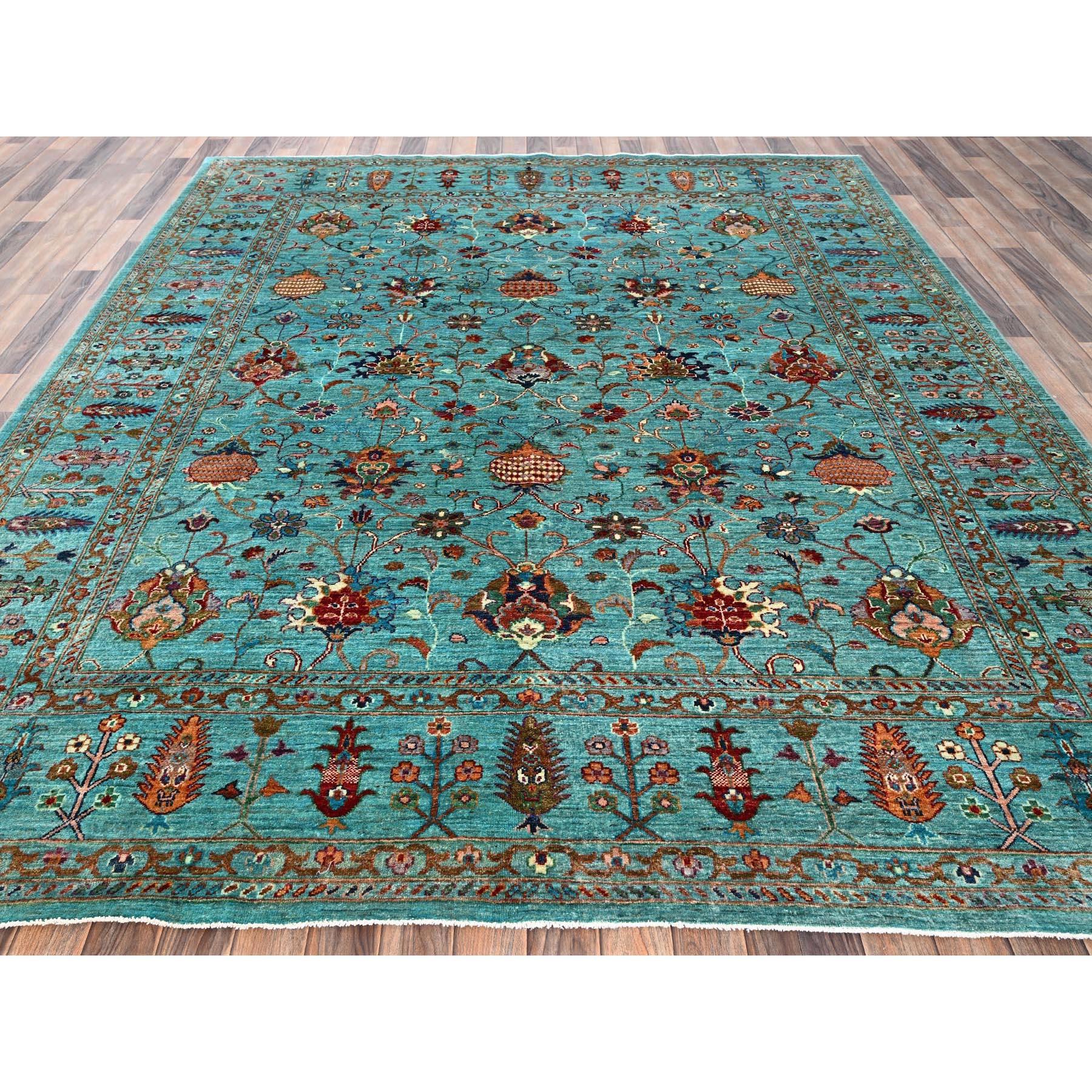 Türkisch Blau, Handgeknüpft, Afghanischer Sultani mit Granatapfelmuster, Dichtere Webart, Pflanzenfarben, Weiche Wolle, Orientteppich
Primäre MATERIALIEN: Wolle
Latex: Kein Flor 
Höhe: 0,25 Zoll
Stil: Traditionell
Grundfarbe: Blau
Sekundäre Farben: