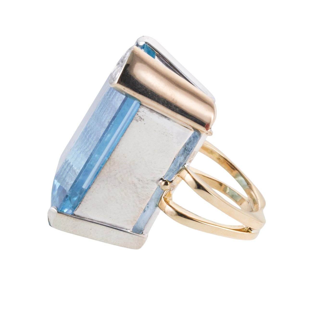 82 Carat Aquamarine Diamond Gold Cocktail Ring In Excellent Condition For Sale In New York, NY