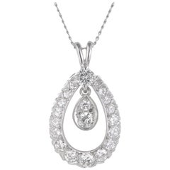 Collier pendentif en forme de goutte d'eau en or blanc avec diamants de 0,82 carat