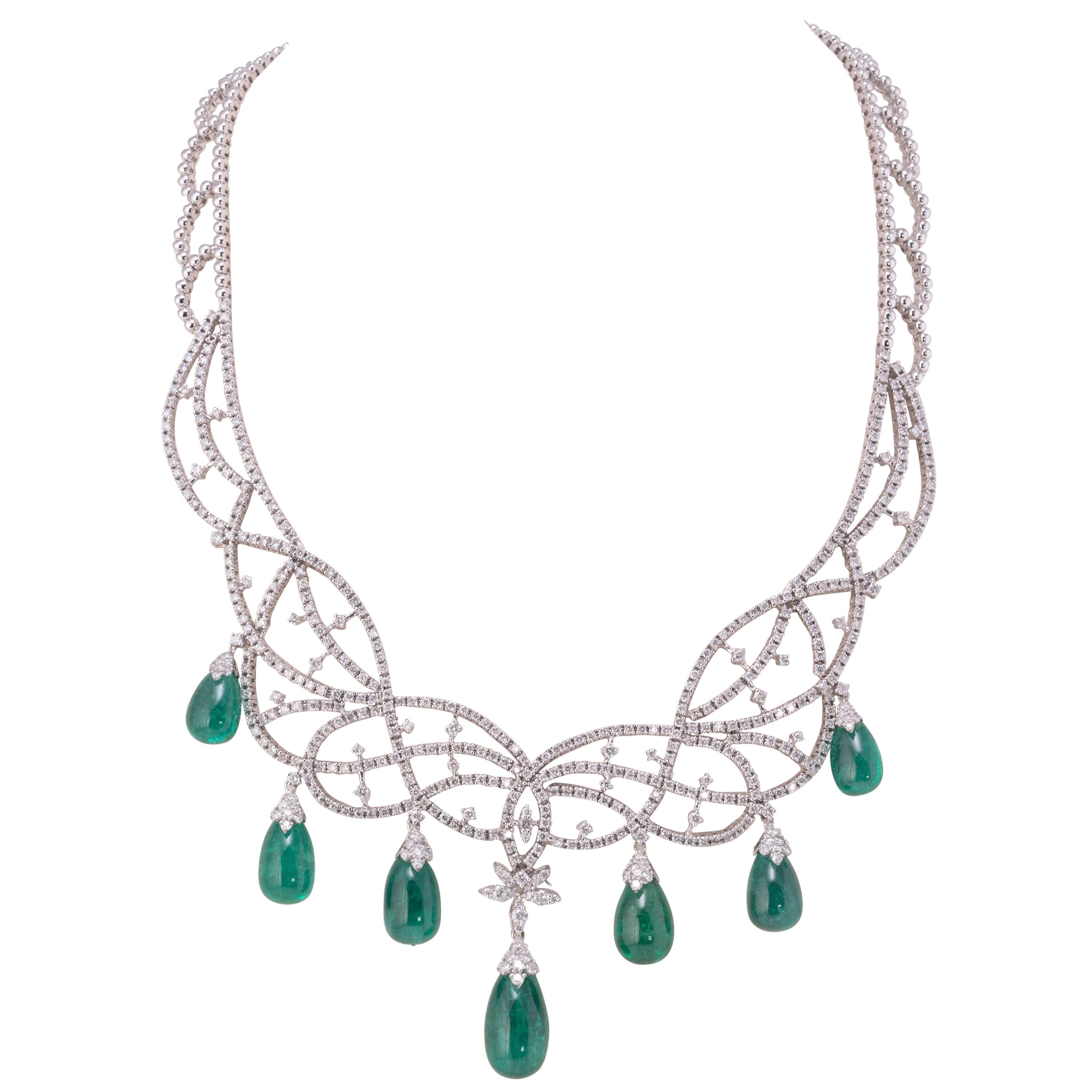 Collar de Oro de 18 Kilates con Gotas de Esmeralda de 82 Quilates y Diamantes
