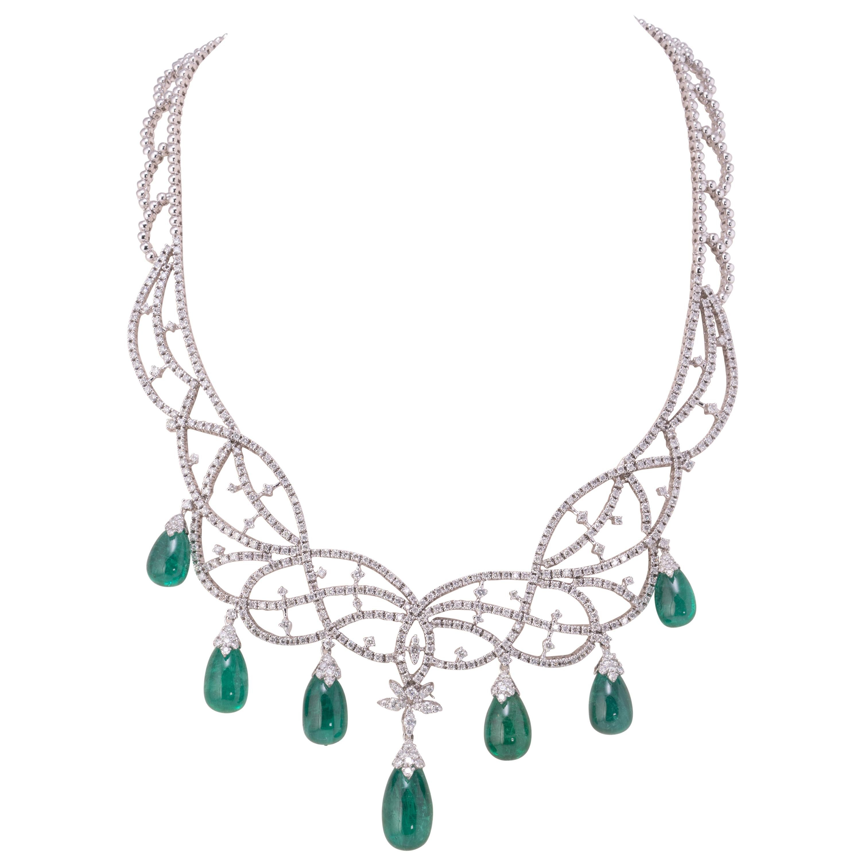 Collier en or 18 carats avec gouttes d'émeraudes de 82 carats et diamants