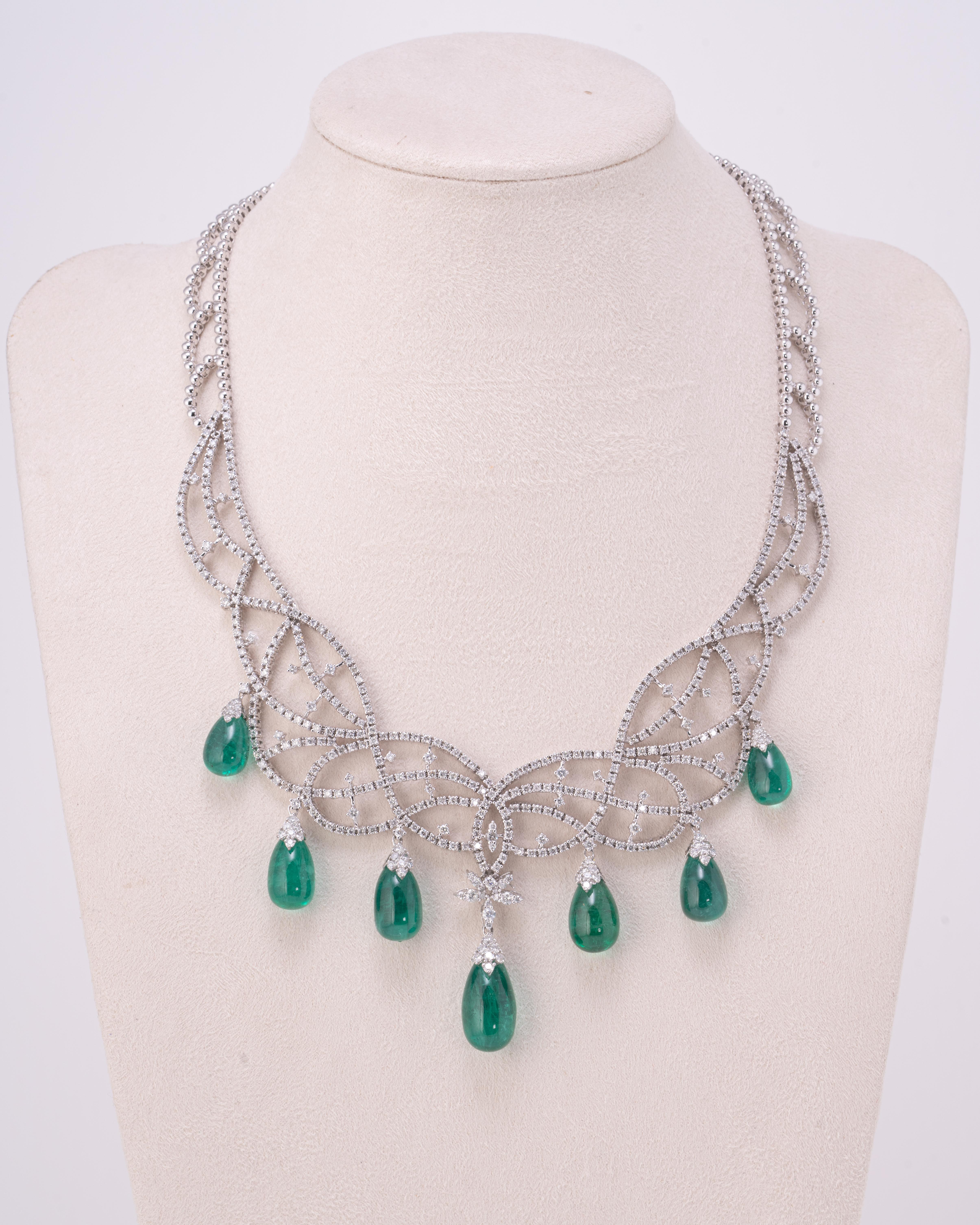 82 Carat Emerald Drops and Diamond 18 Karat Gold Necklace For Sale 1