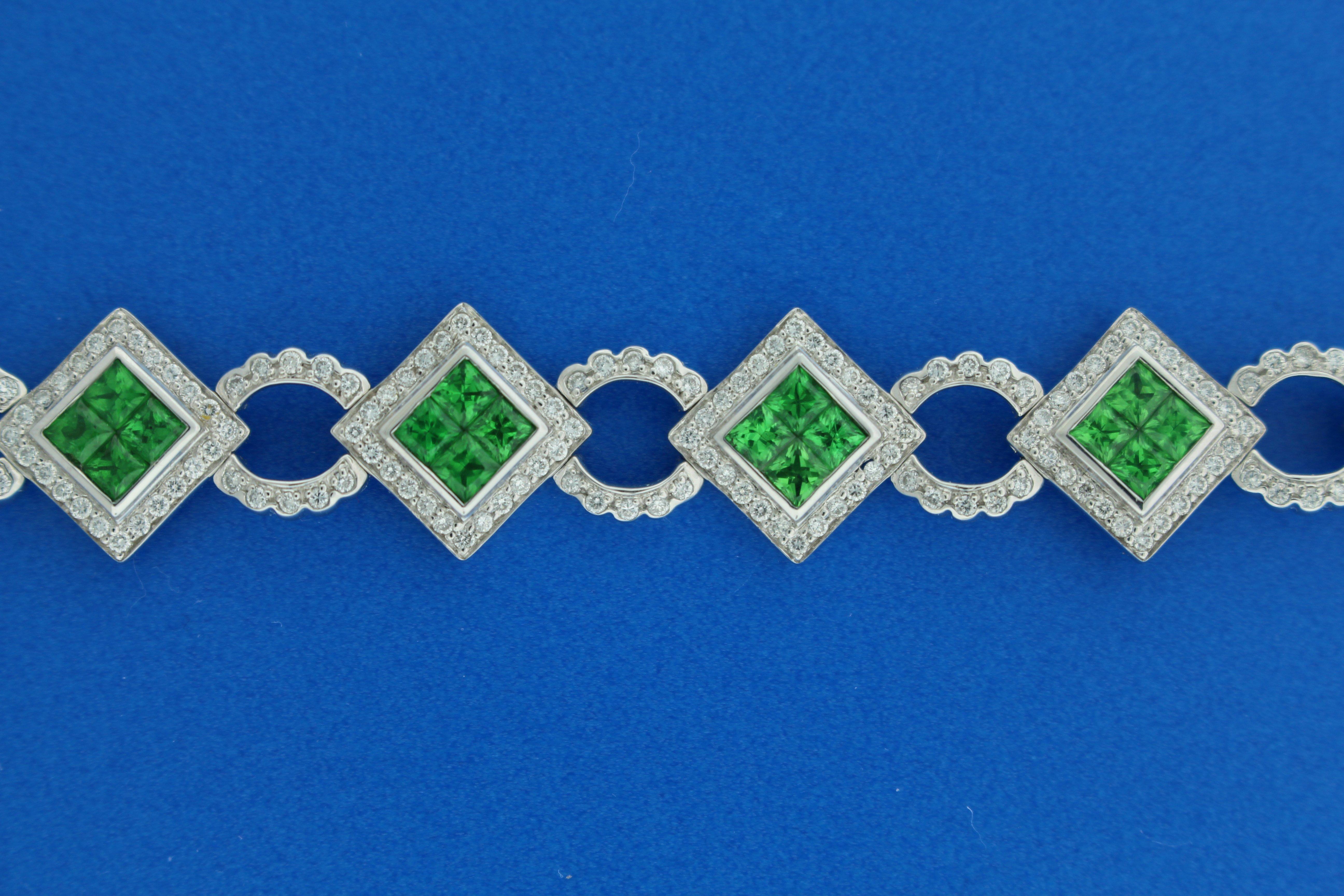 8.2 Carat Green Tsavorite and Diamond Bracelet In New Condition For Sale In Great Neck, NY