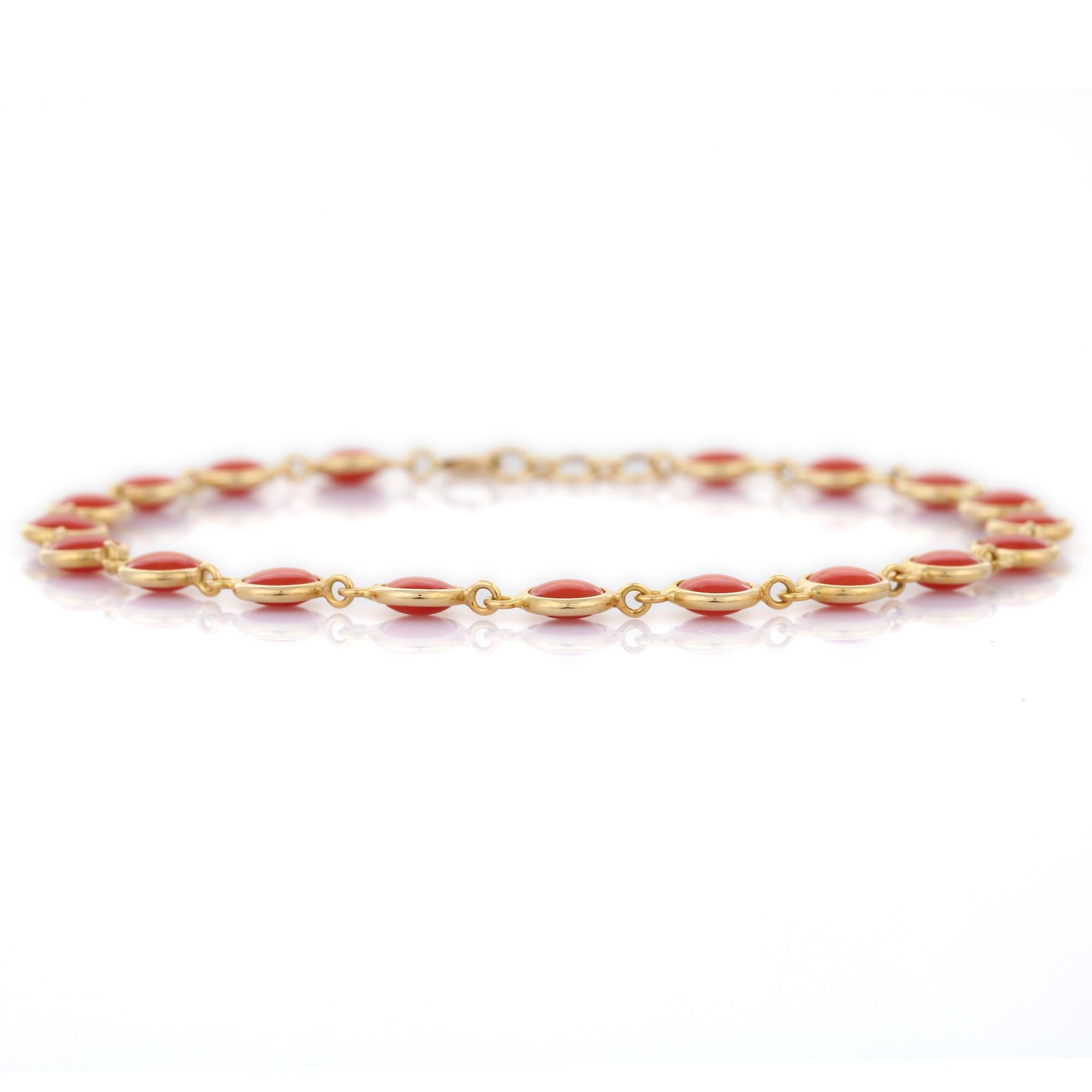 Art Deco 8.2 ct Round Cut Coral Station Chain Bracelet Studded in 18K Yellow Gold For Sale