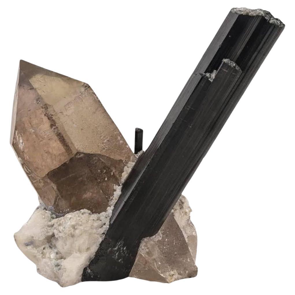 82 gramos de cristal de turmalina negra sobre cuarzo ahumado de Pakistán en venta