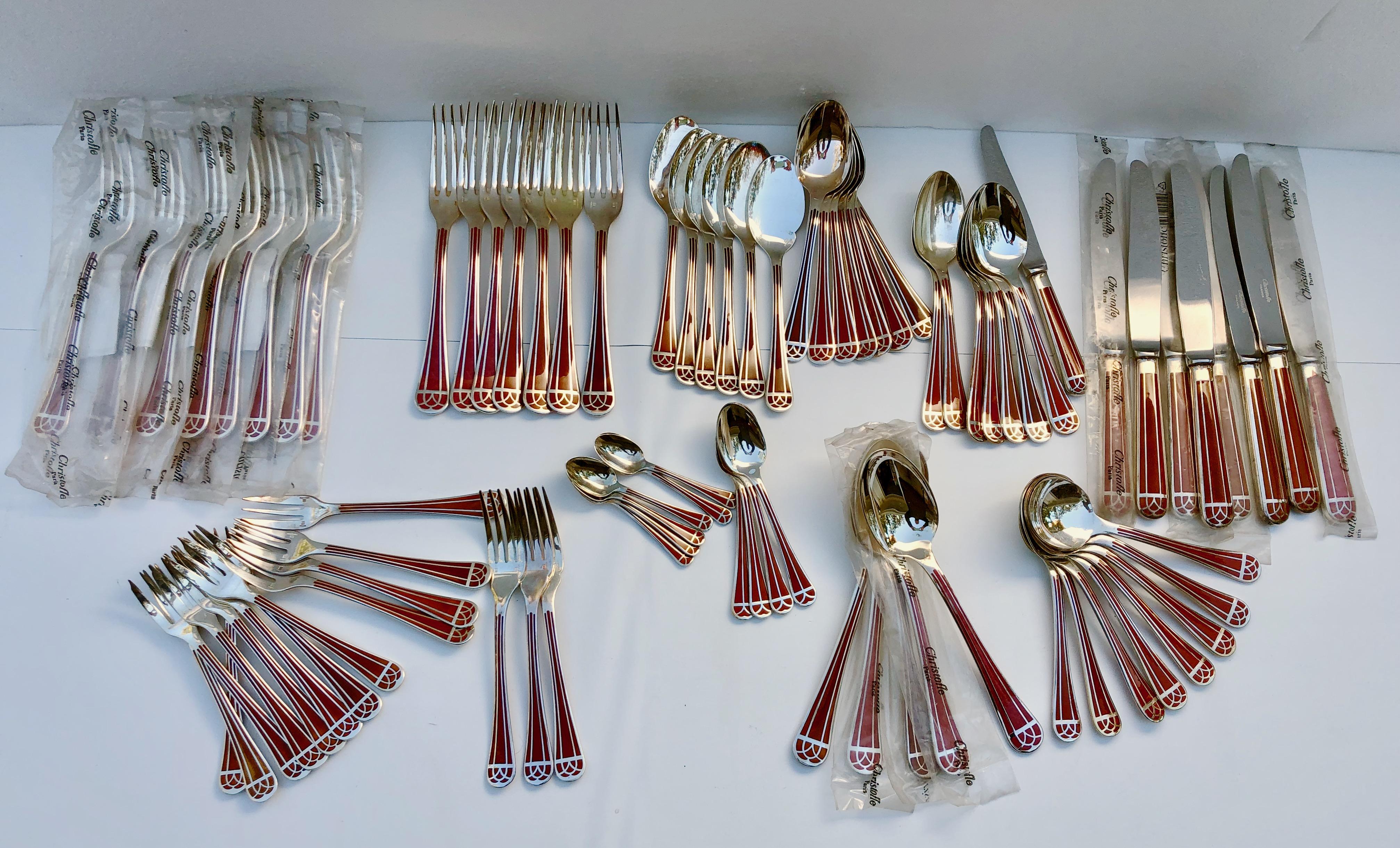 This is a beautiful 82-piece set of the French Christofle 