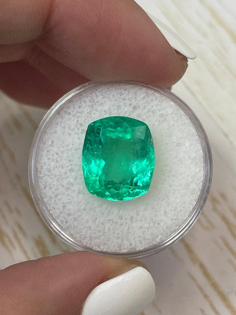 Modern 8.20 Carat 13.4x11.5 Muzo Green Colombian Emerald - Chivor Cushion Cut Gem For Sale
