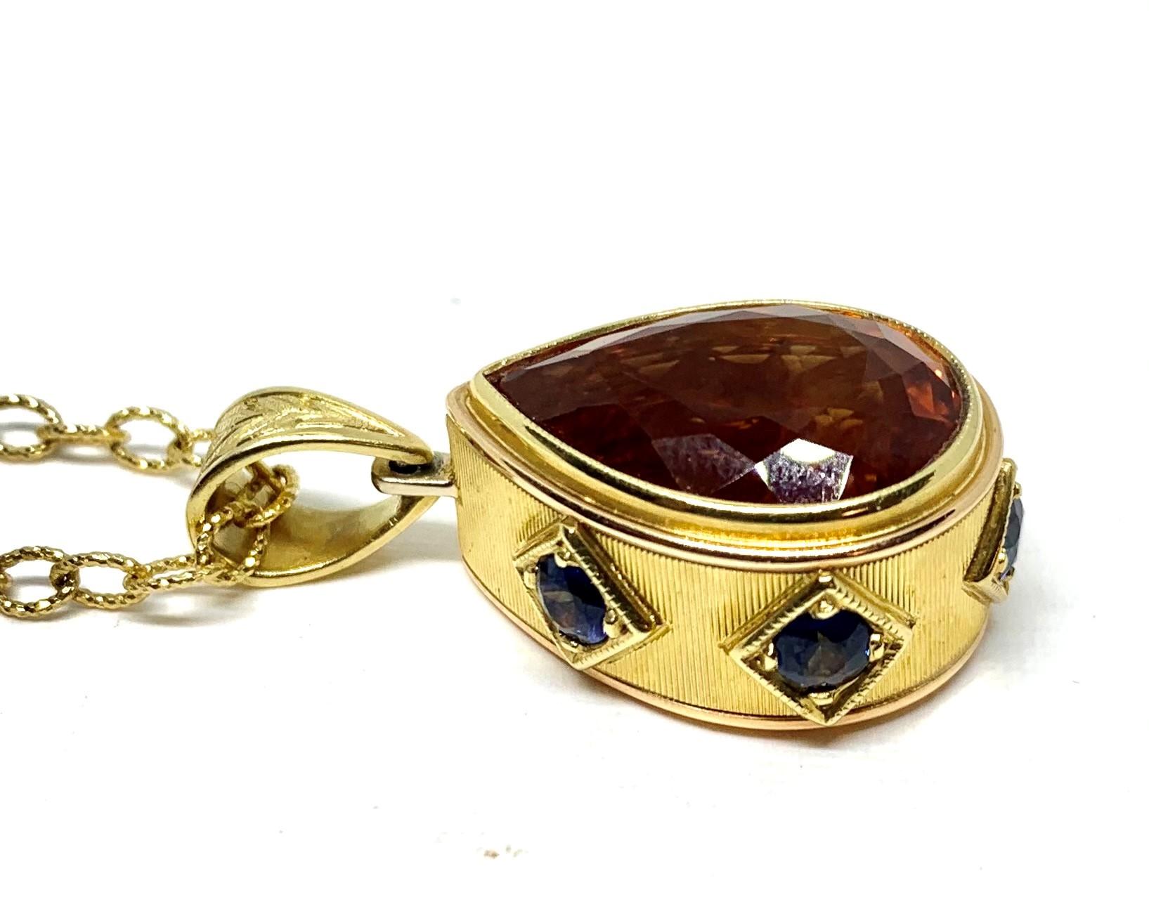 8,20 Karat Citrin Birnen- und Saphir-Anhänger-Halskette aus 18 Karat Gelbgold (Tropfenschliff) im Angebot