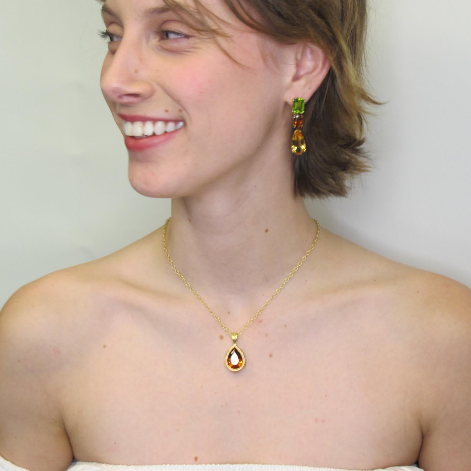 8.20 Carat Citrine Pear and Sapphire Pendant Necklace in 18k Yellow Gold For Sale 1
