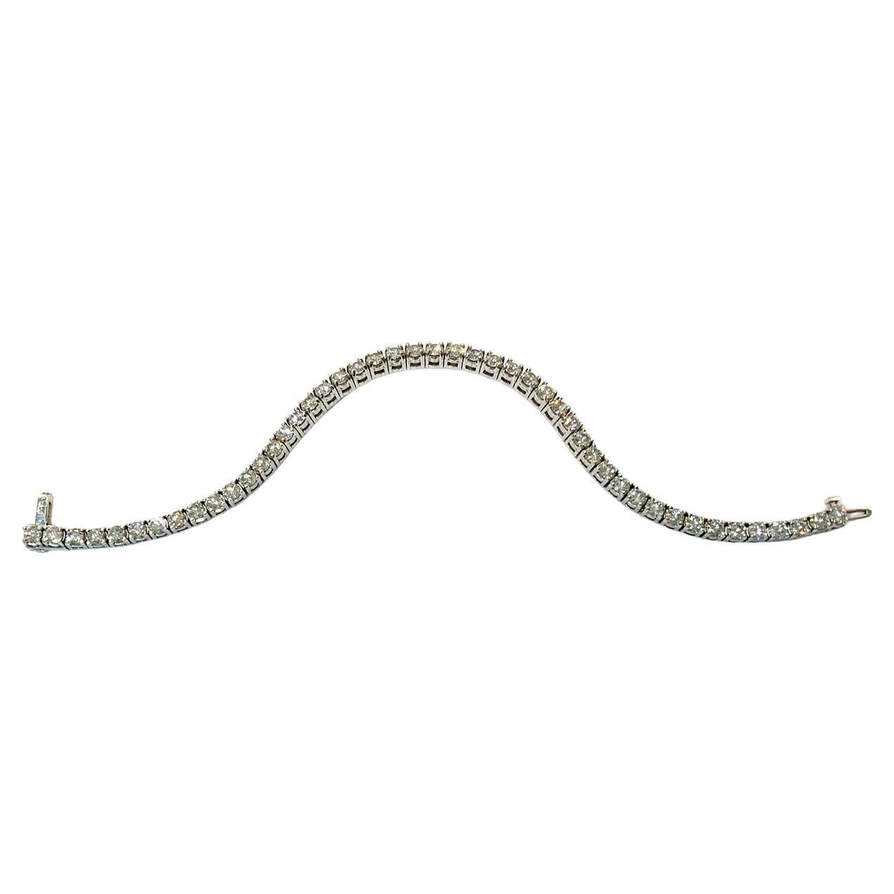 Contemporary 8.20 Carat Diamond VS1 Tennis Bracelet White Gold For Sale