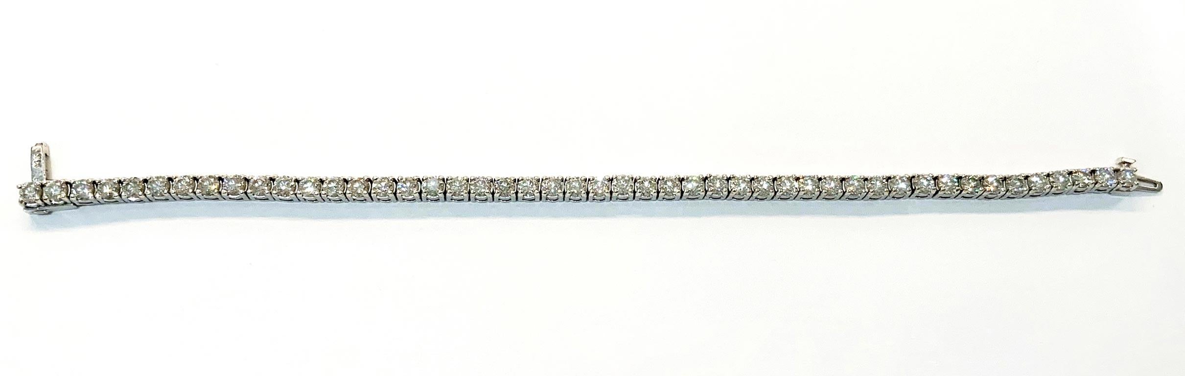 Round Cut 8.20 Carat Diamond VS1 Tennis Bracelet White Gold For Sale