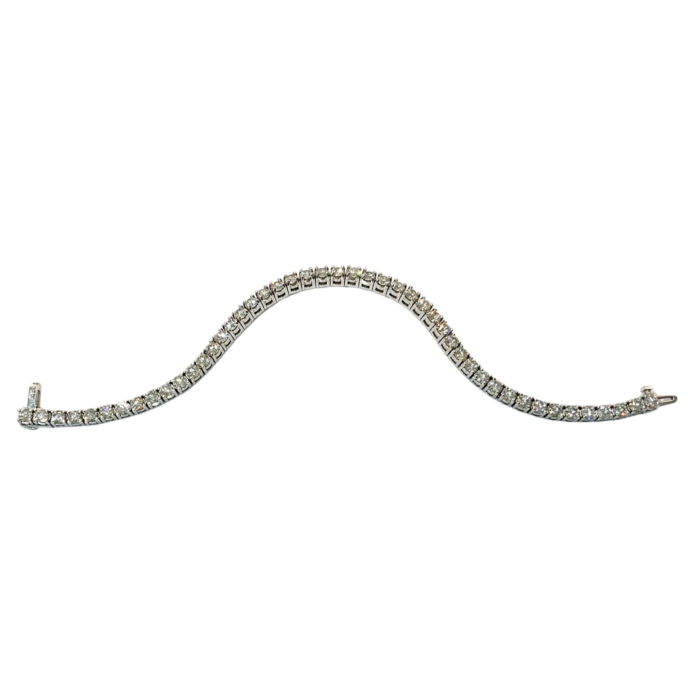 Brilliant Cut 8.20 Carat Diamond VS1 Tennis Bracelet White Gold For Sale