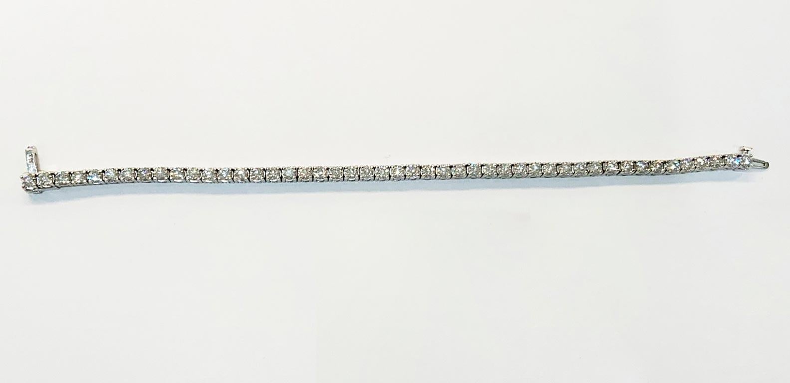 Brilliant Cut 8.20 Carat Diamond VS1 Tennis Bracelet White Gold For Sale