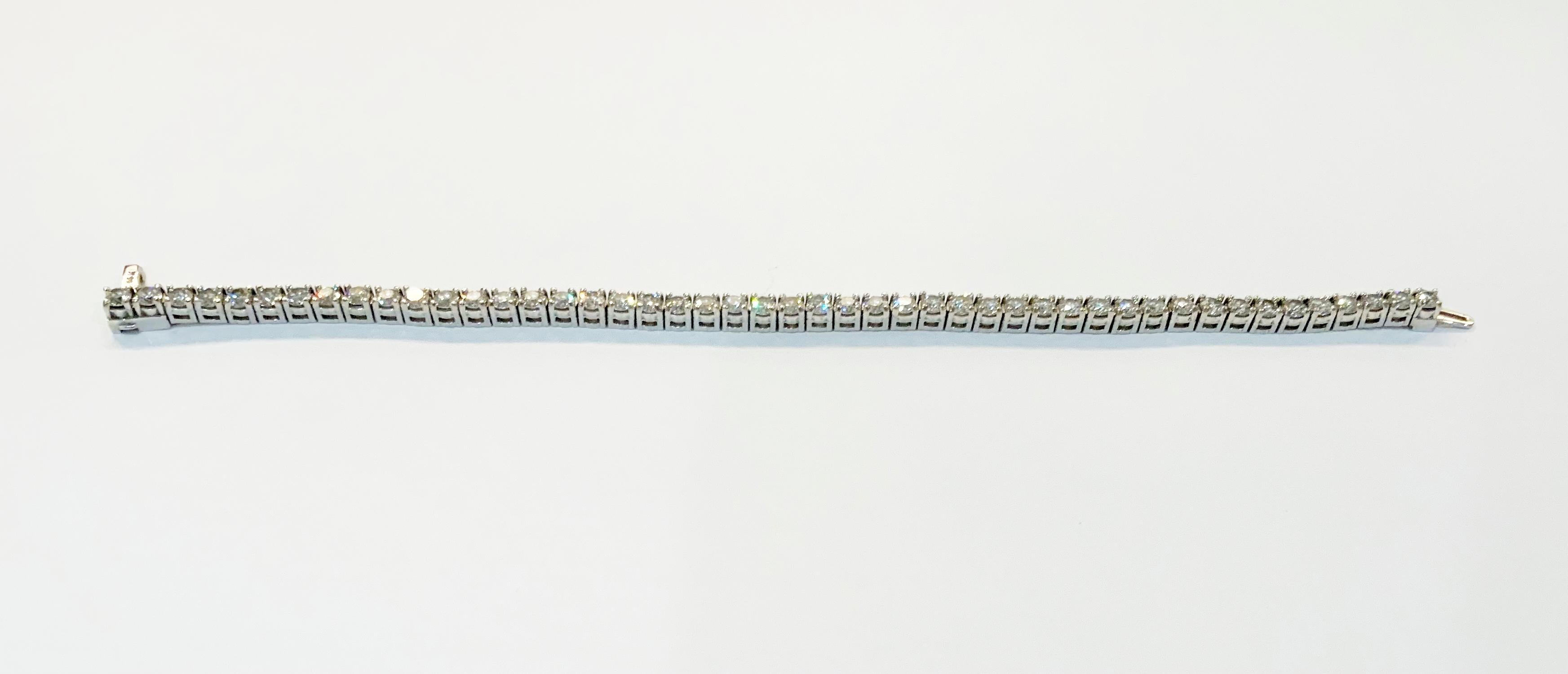 Women's 8.20 Carat Diamond VS1 Tennis Bracelet White Gold For Sale