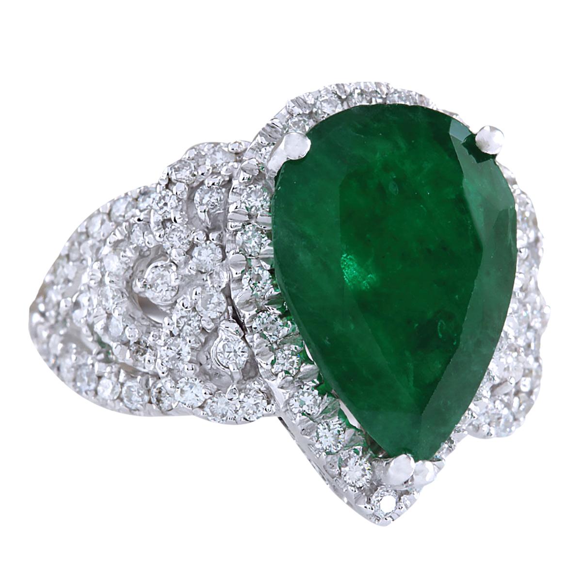 Lassen Sie sich von der zeitlosen Eleganz dieses exquisiten Smaragd-Diamantrings aus luxuriösem 14-karätigem Weißgold begeistern. Mit einem Gesamtgewicht von 8,20 Karat ist dieser Ring ein strahlendes Fest der Opulenz und Raffinesse.

In seinem
