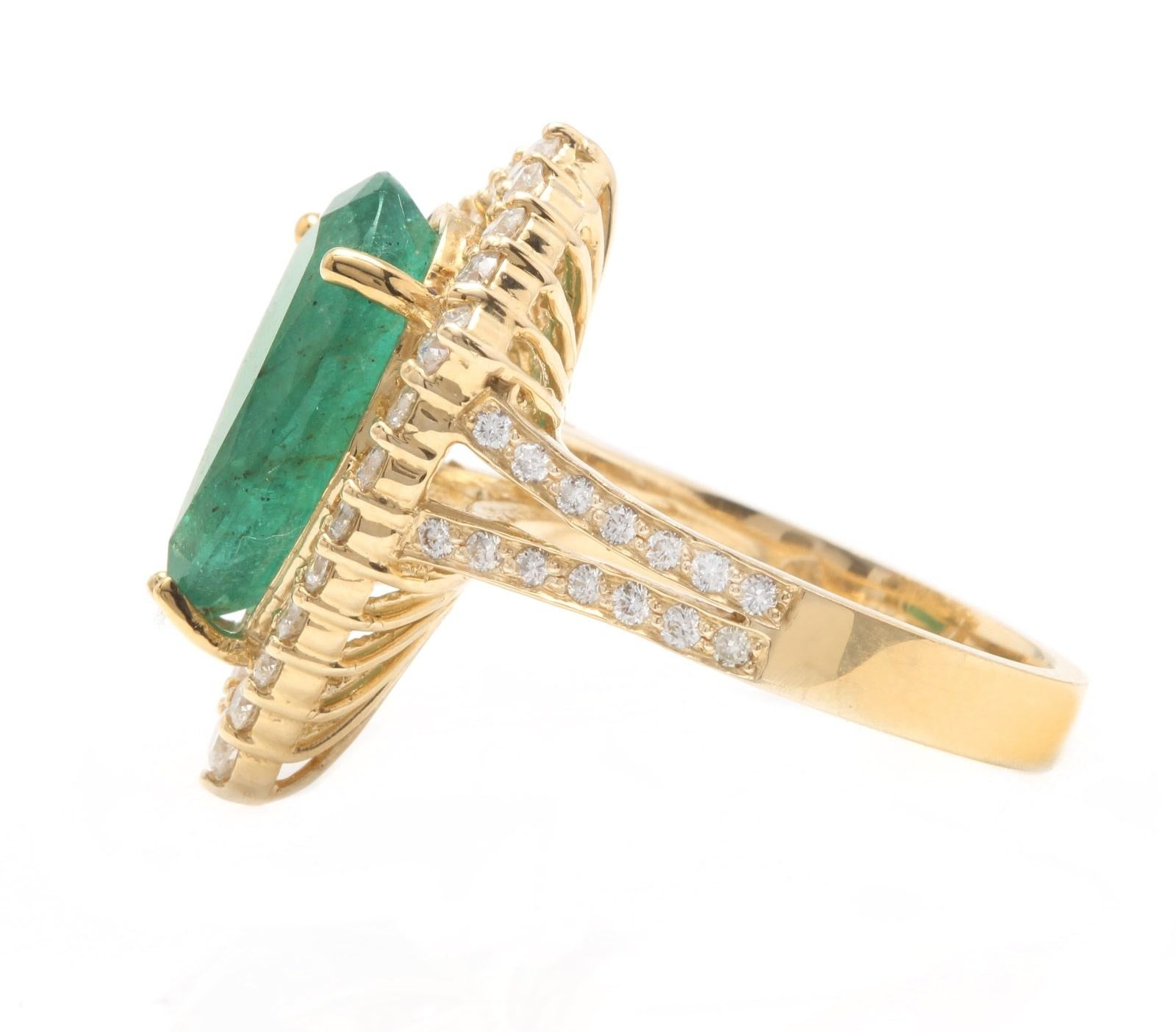 Emerald Cut 8.20 Carat Natural Emerald and Diamond 14 Karat Solid Yellow Gold Ring For Sale